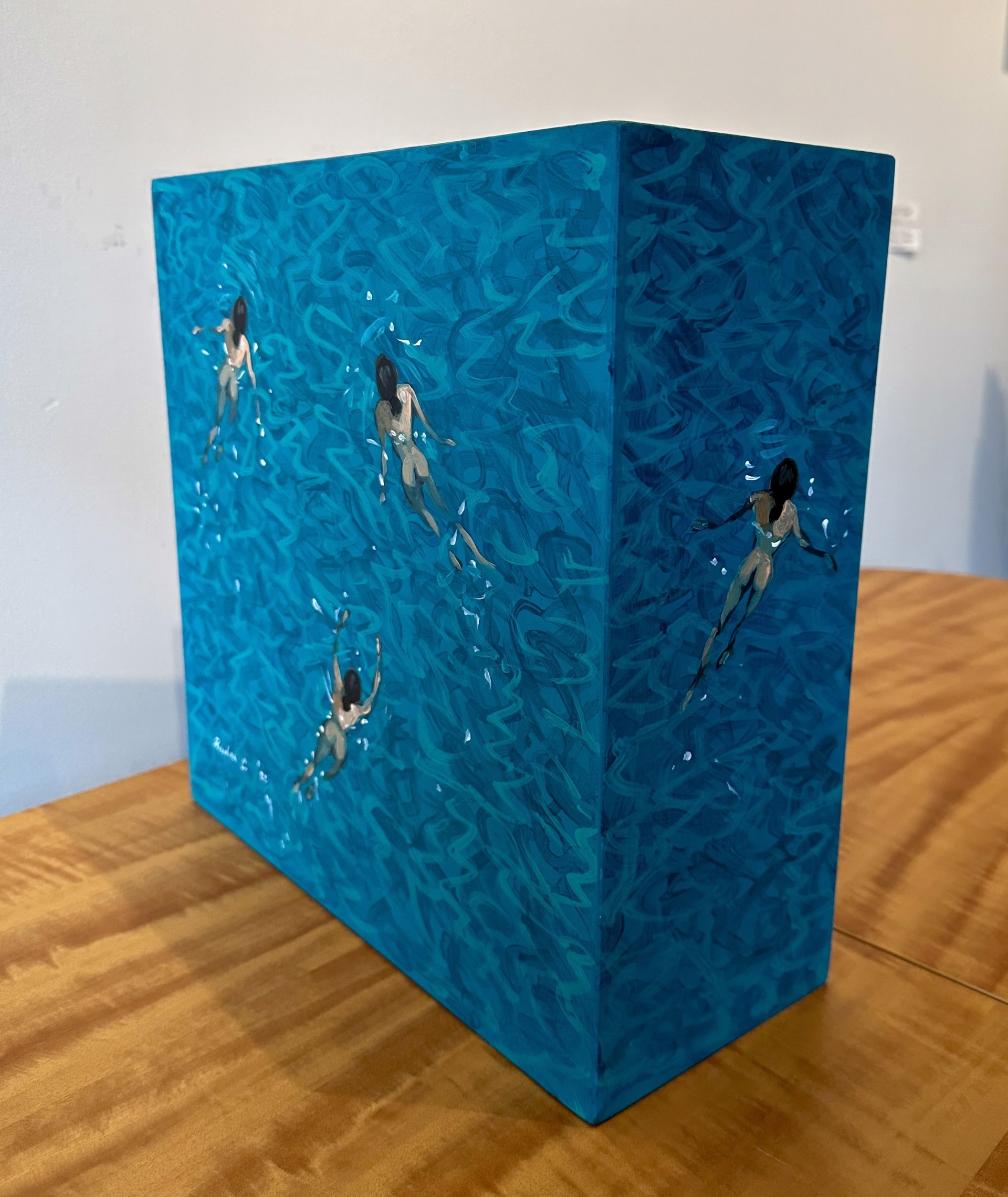 Caja de Nadadoras by Pascual Rudas