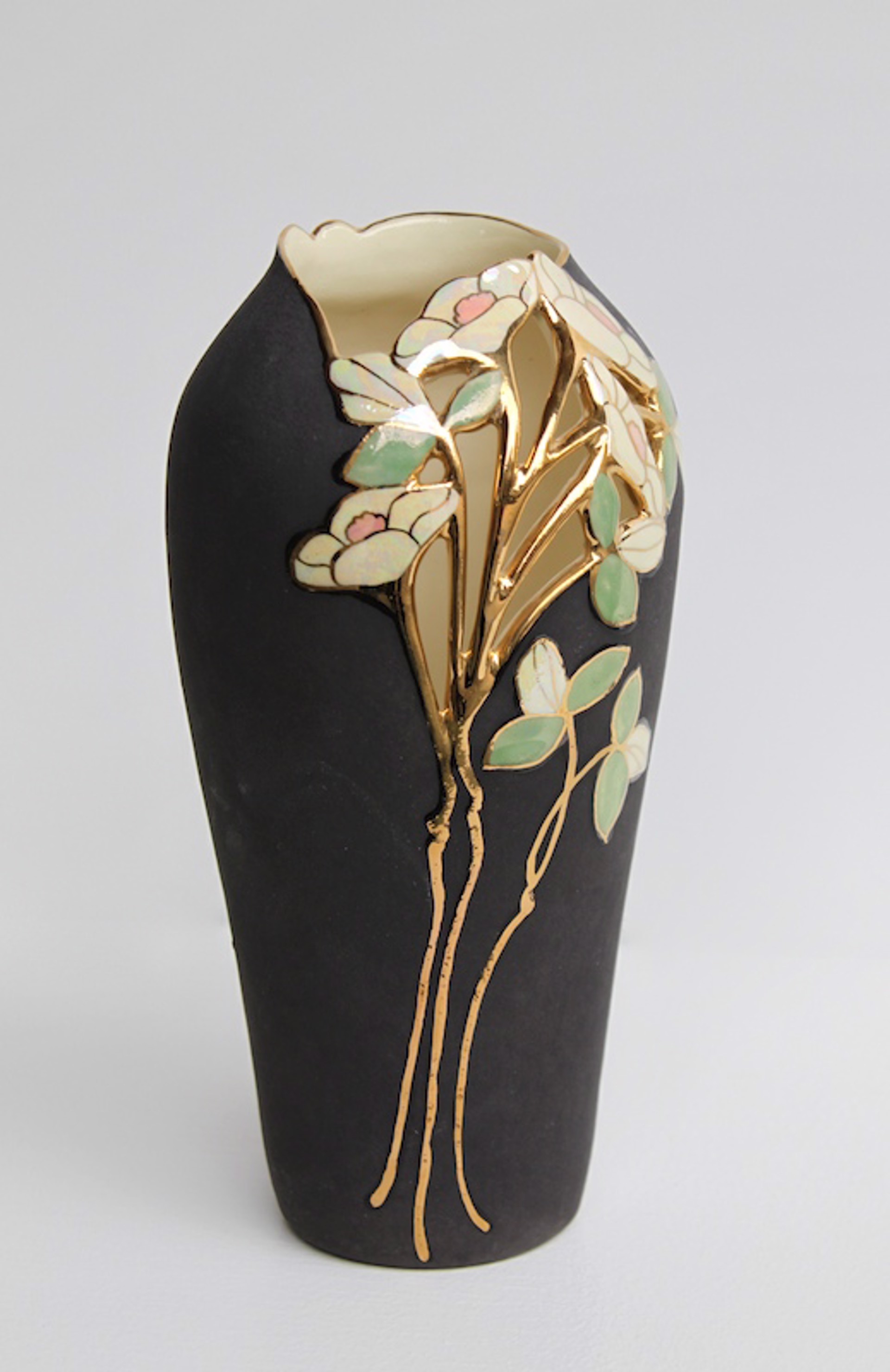 Vase - Small Oval Top - Matte black by Jan Phelan