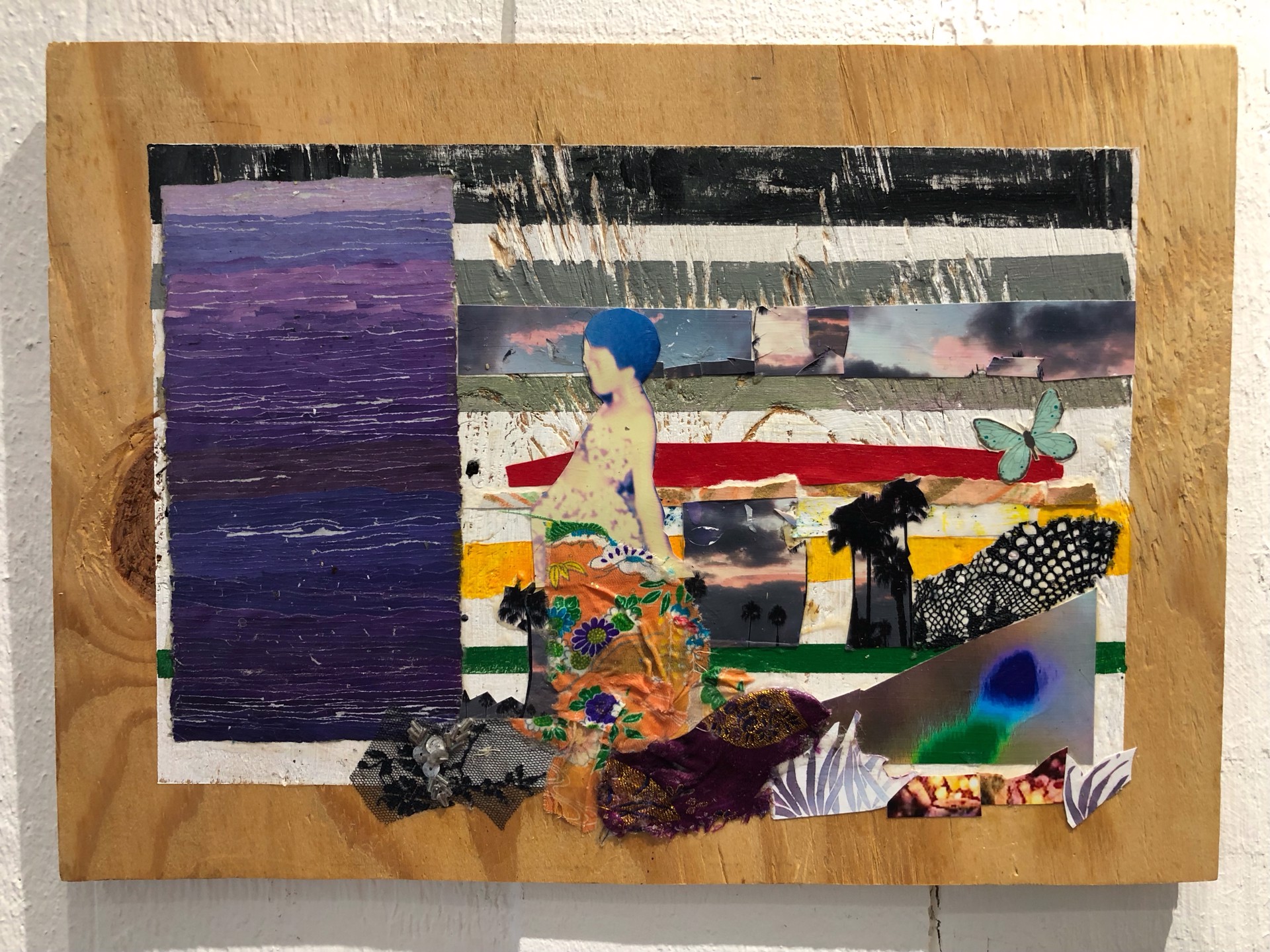 Gradiente de Violeta: todo lo que ella se para, baila y existe (Gradient of Violet: All that she stands, dances and exists upon by Amber Robles-Gordon