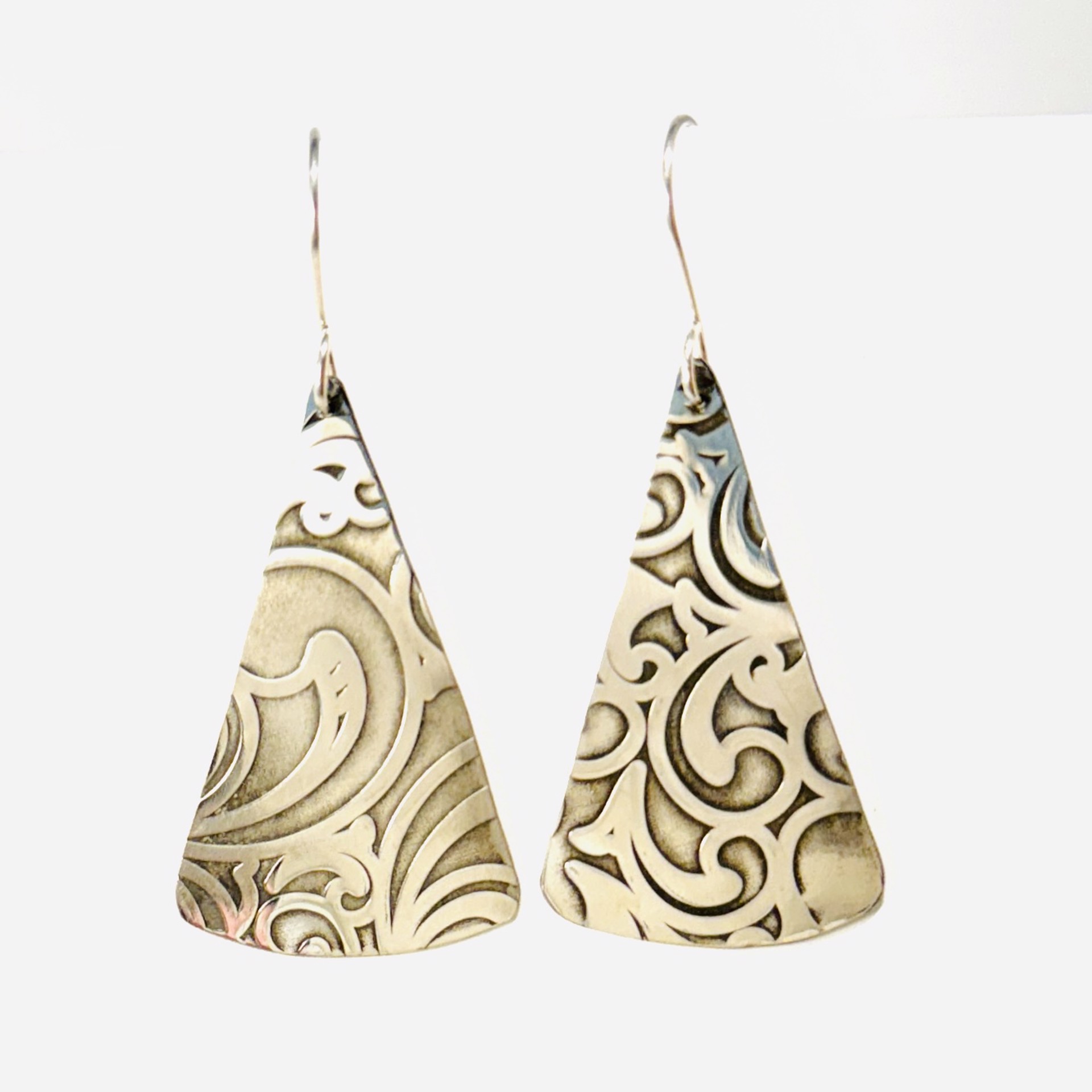Sterling Triangles with Swirl Design Earrings AB23-92 by Anne Bivens