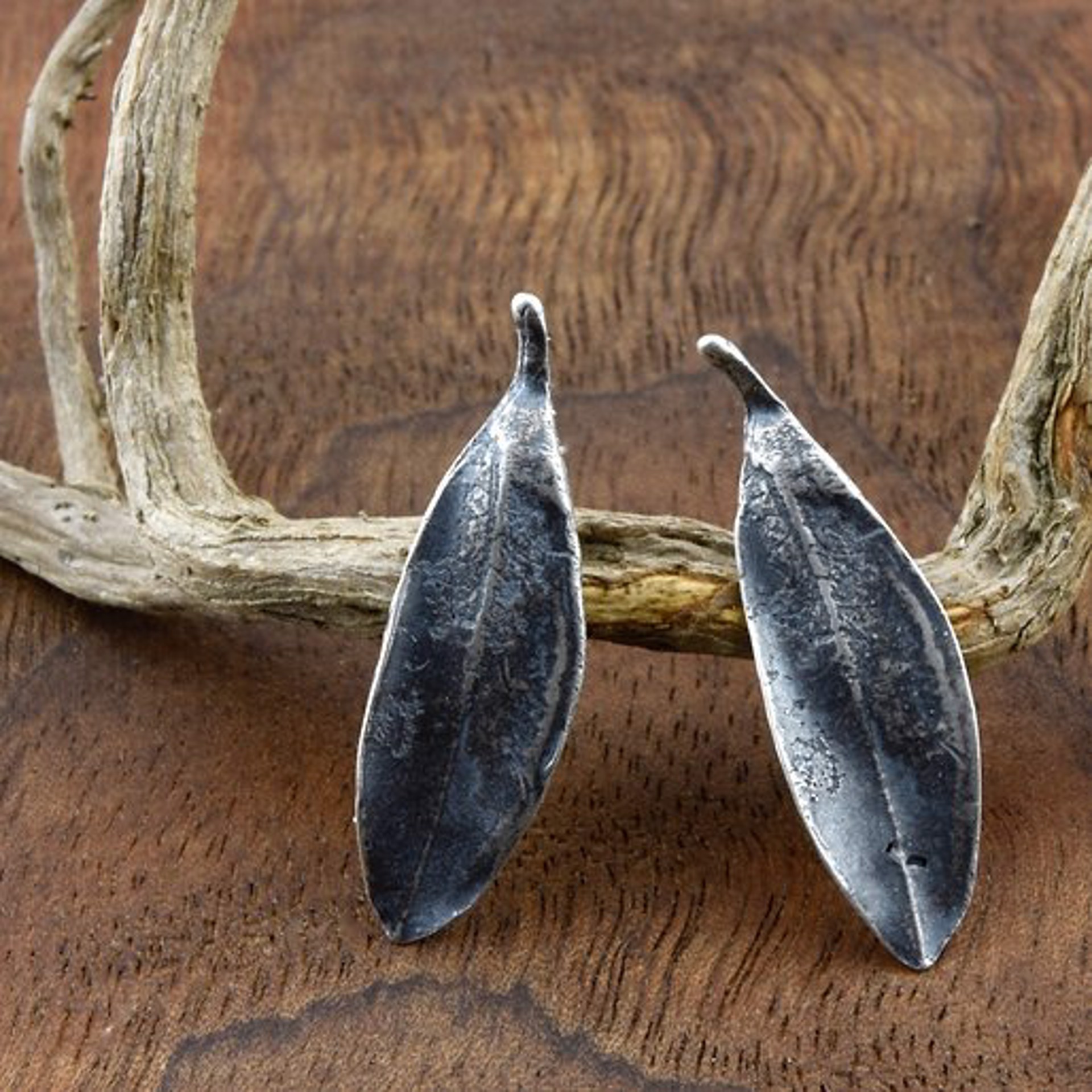 Large Oval Leaf Posts by April Ottey