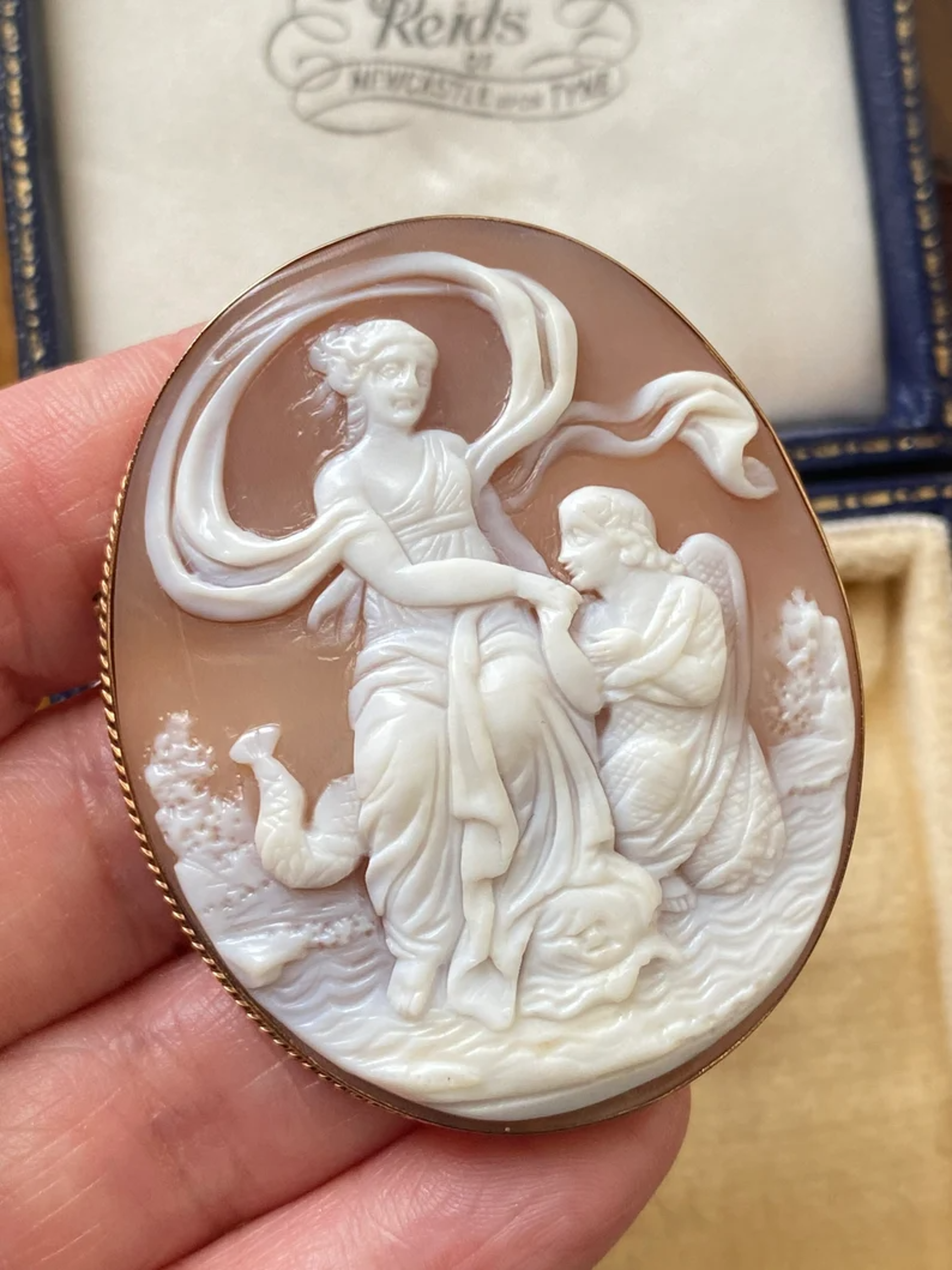 Gold carved Italian shell cameo, Venus & cupid brooch/pin by Cameo