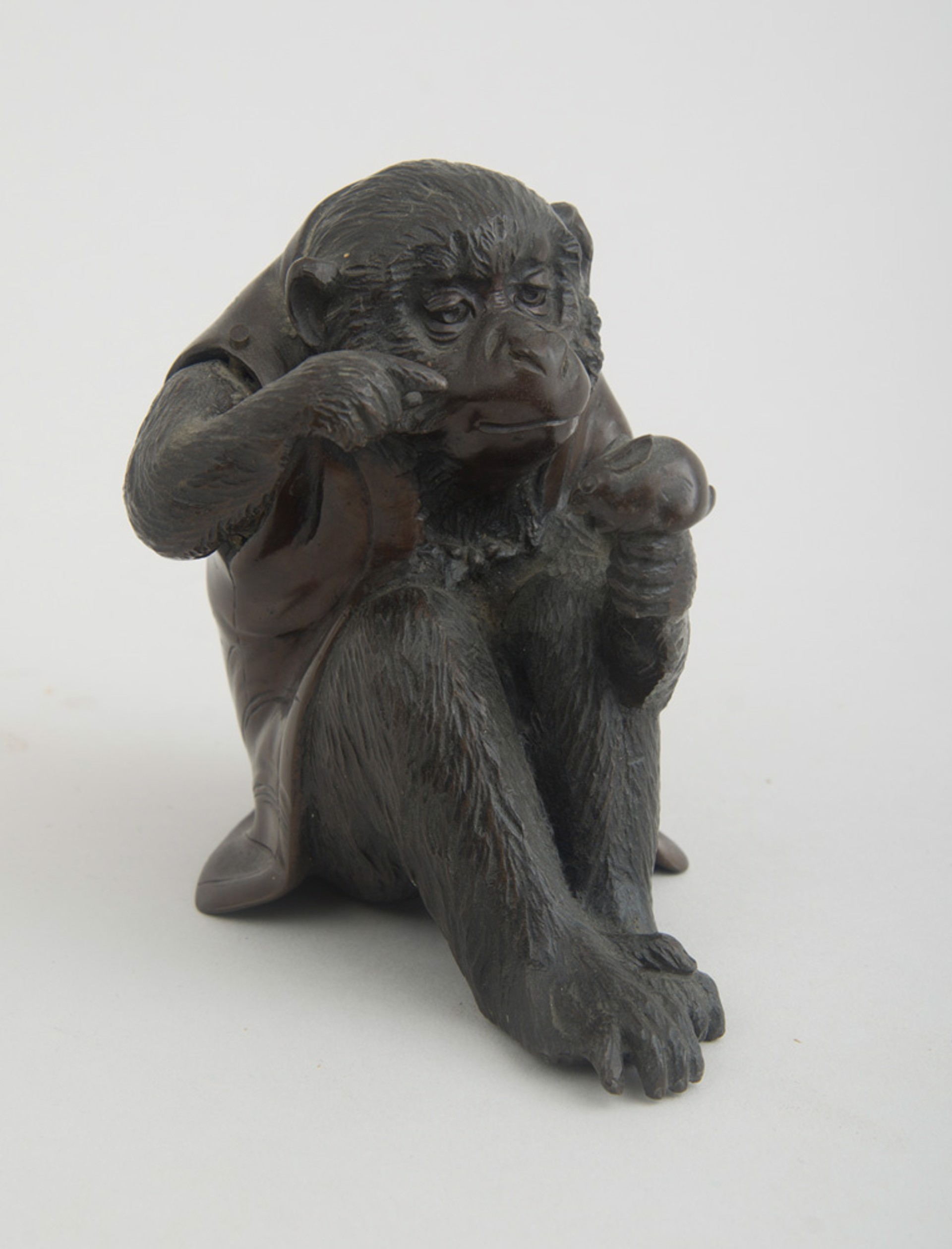 JAPANESE BRONZE FIGURE OF A SEATED SNOW MONKEY