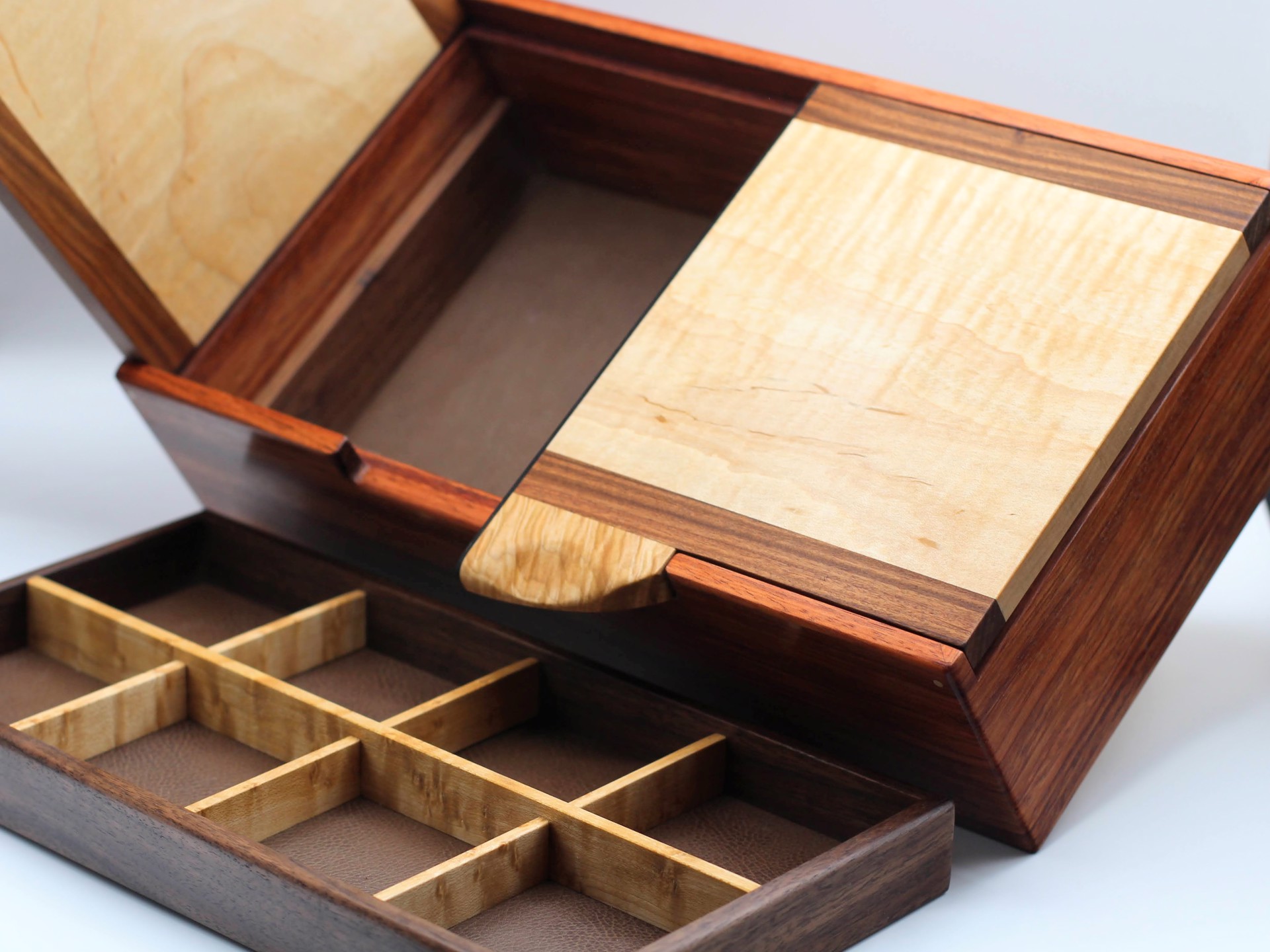 Wing Lid with Tray Jewelry Box by Doug Thoeny