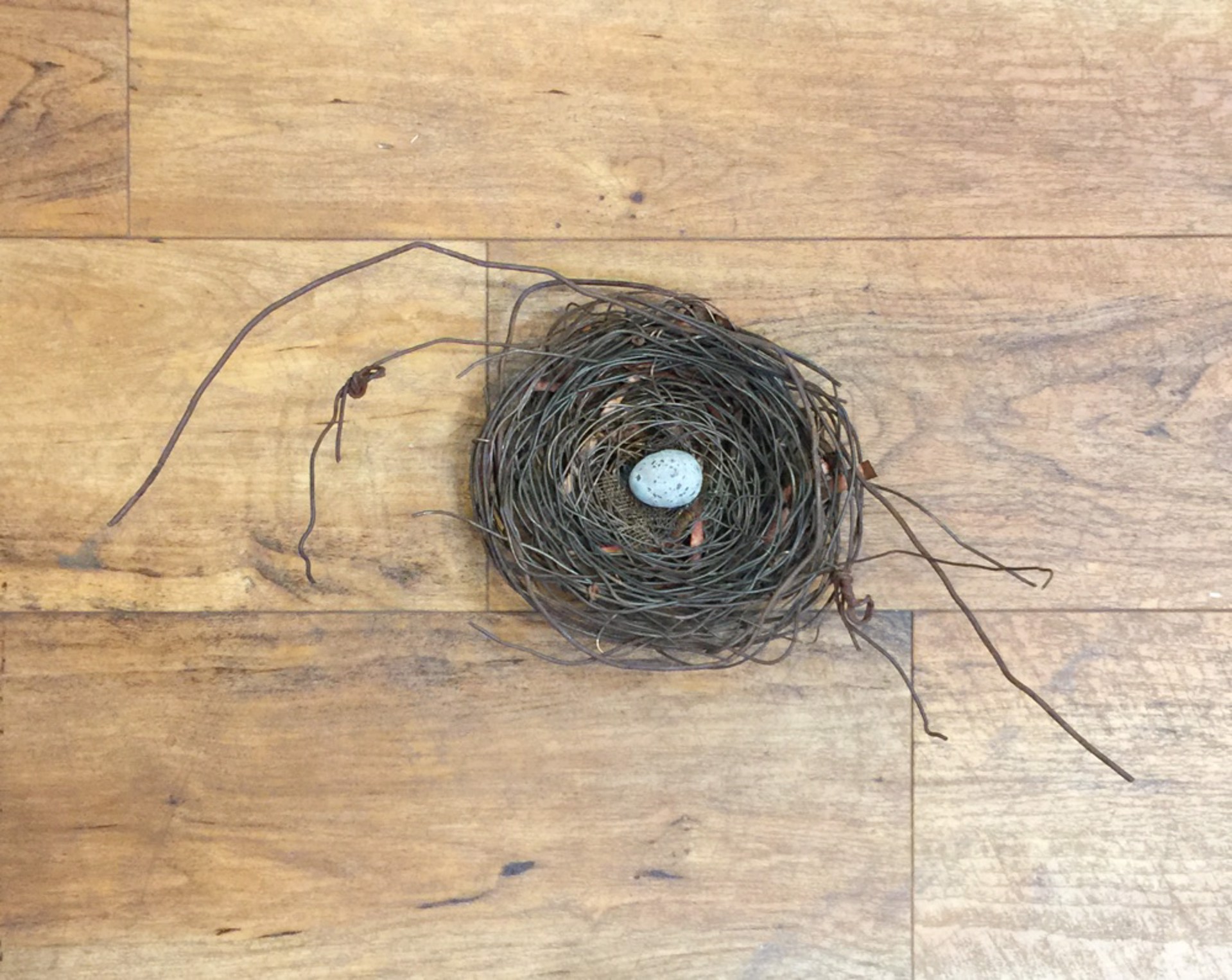 Hand Woven Wire Nest With 1 Grey Speckled Ceramic Eggs - 1328 by Phil Lichtenhan