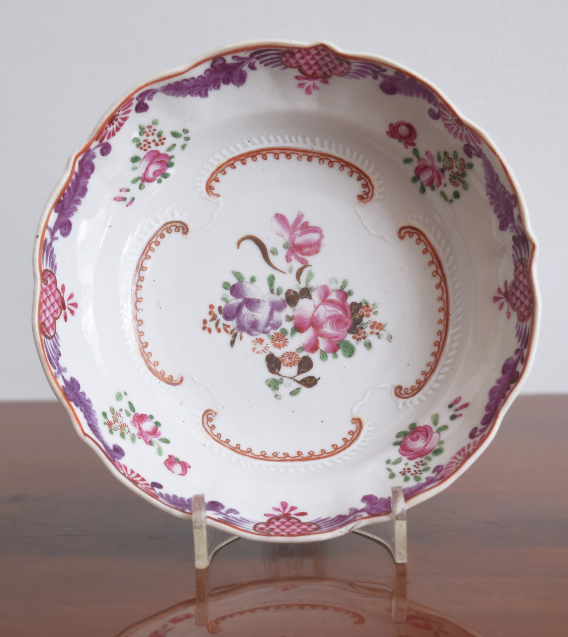 A FAMILLE ROSE MOLDED SAUCER WITH FLORAL DECORATION
