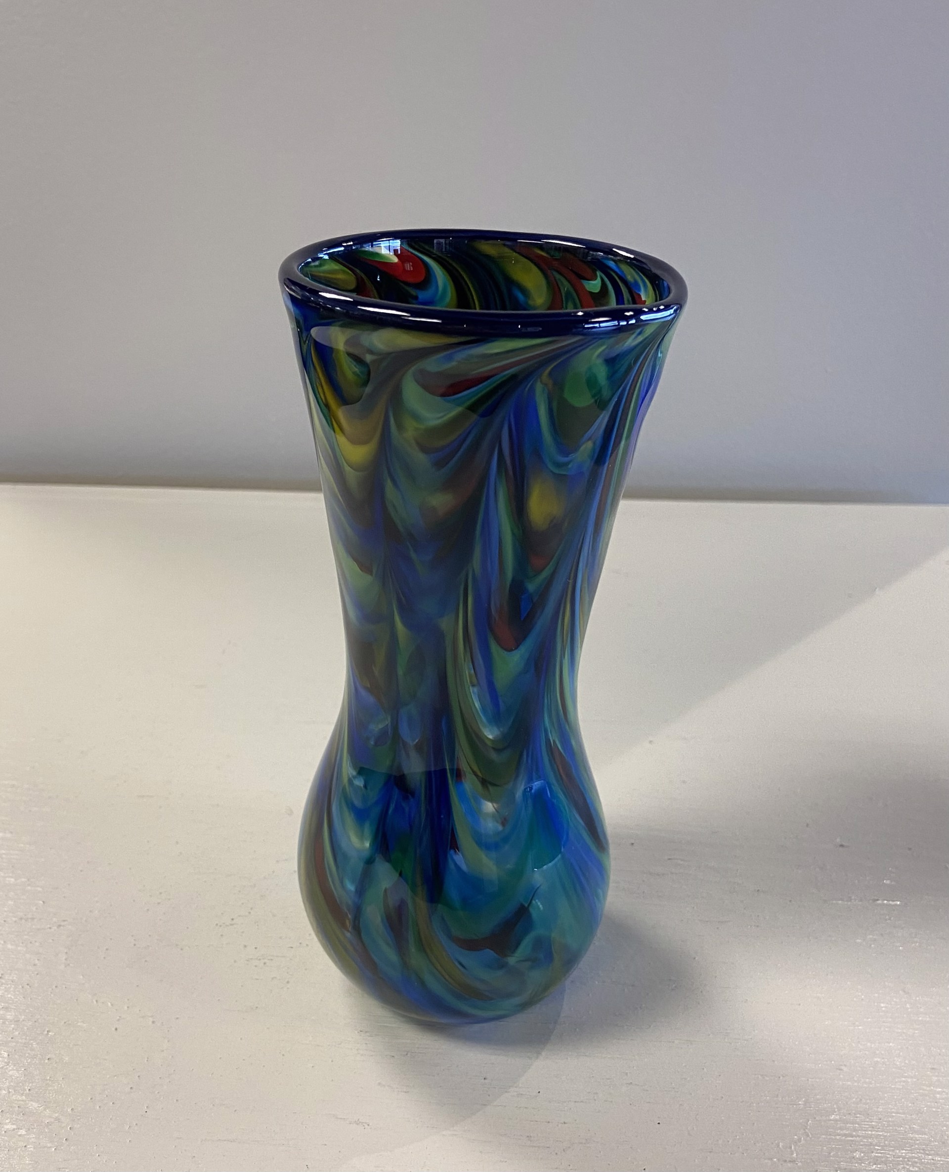 Pained Lady Vase Lorakeet by AlBo Glass