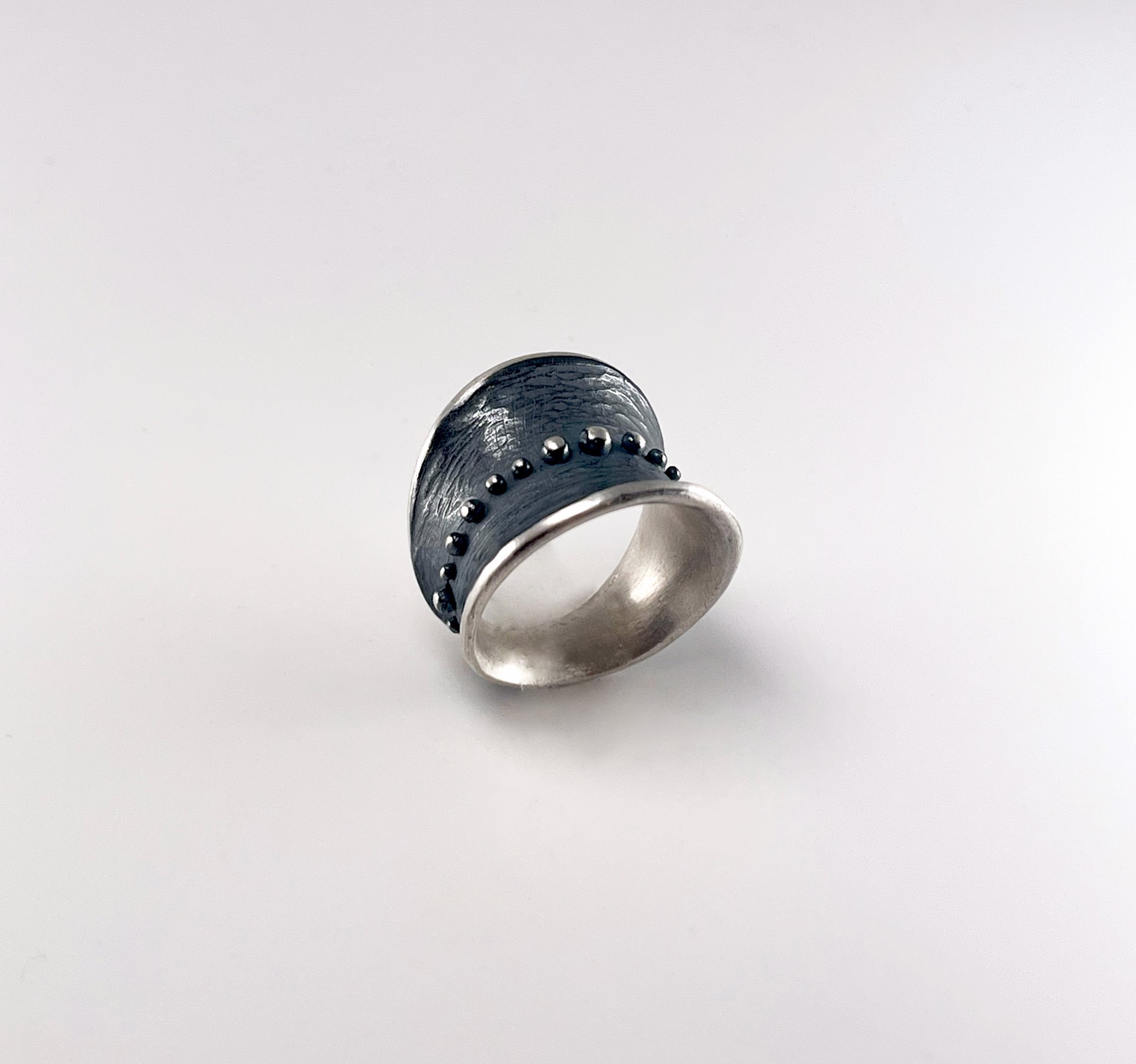 Bumpy Belted Tapered Ring by DAHLIA KANNER