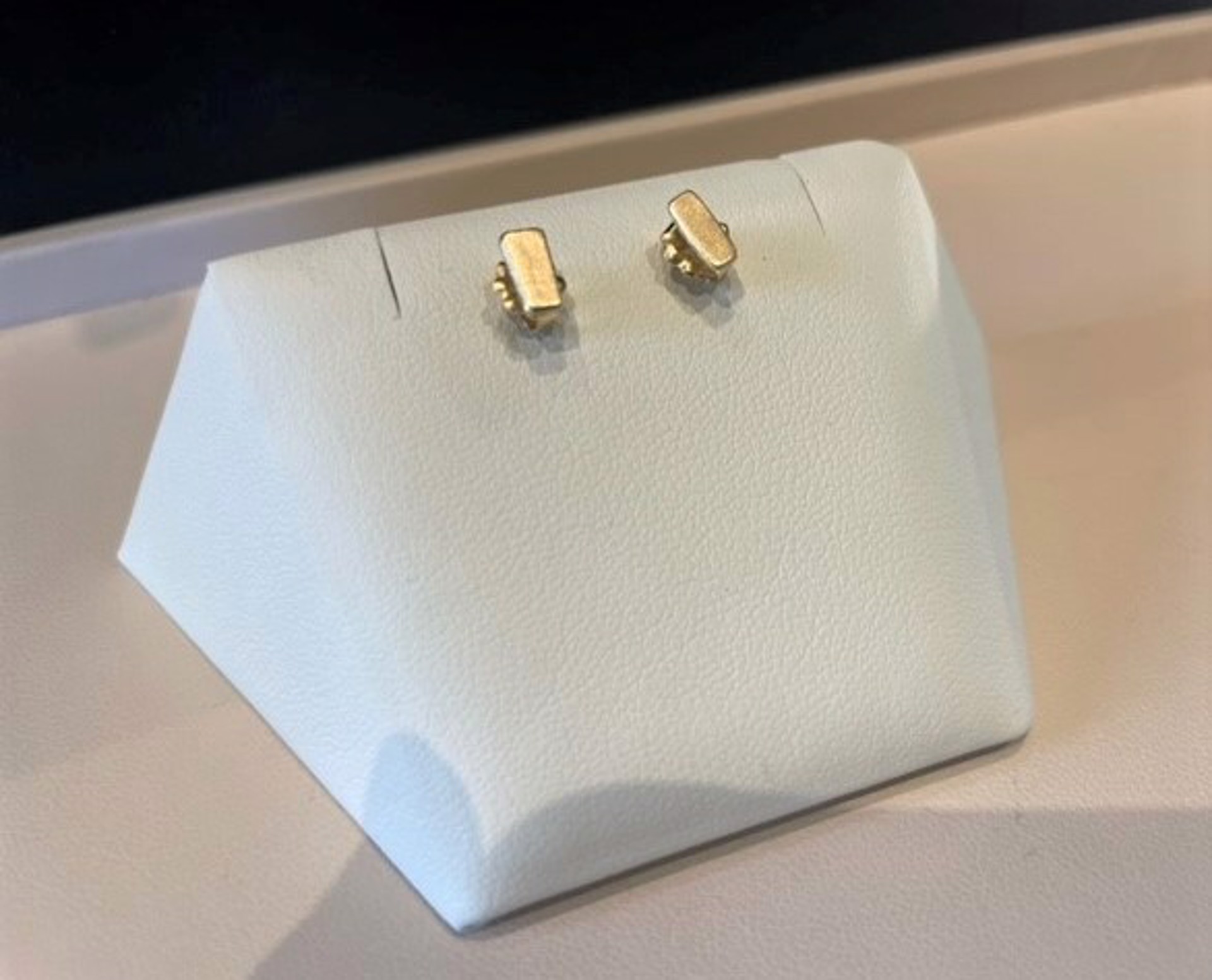 LHE01- Small rectangle posts 18k gold by Leandra Hill