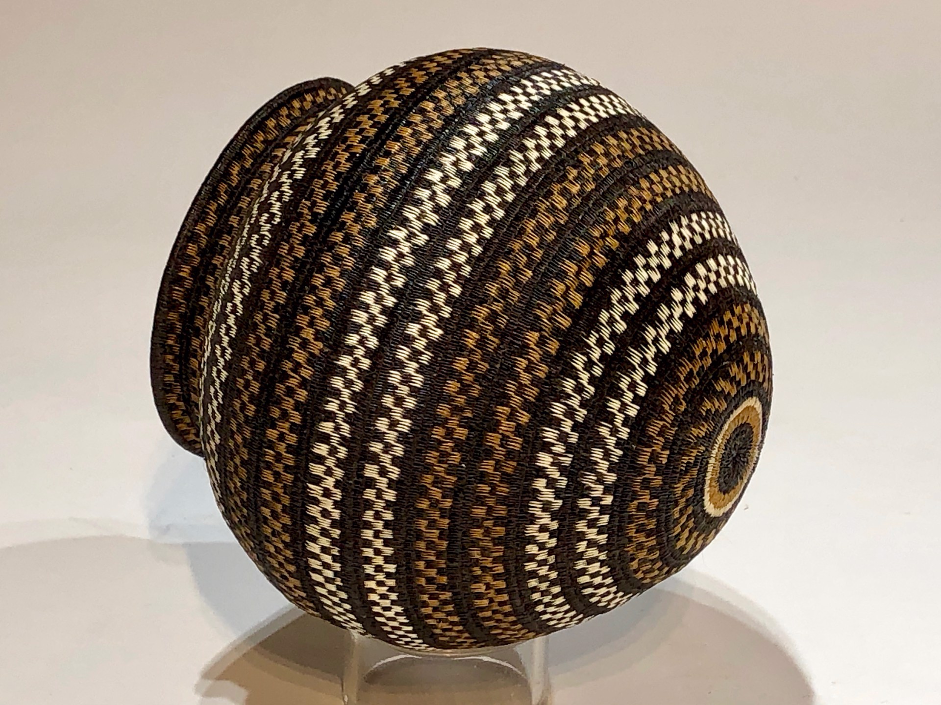 Brown, white and black geometric basket (7409) by Wounaan & Embera Panama Rainforest Baskets Wounaan