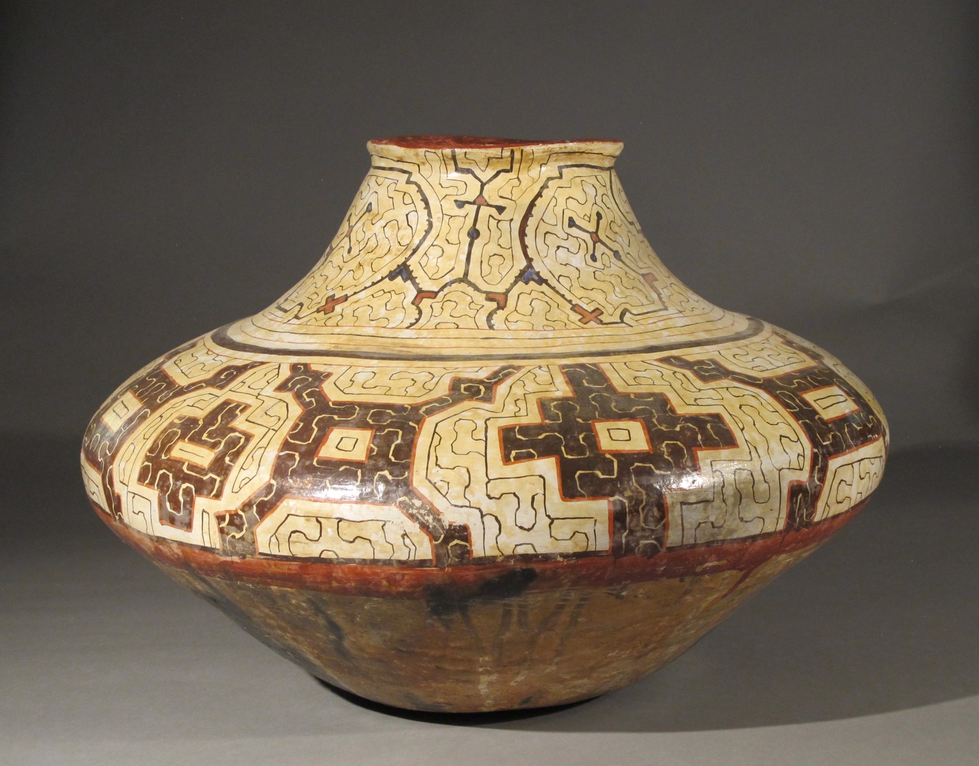 Shibipo Geometric pot by Amazon Pottery