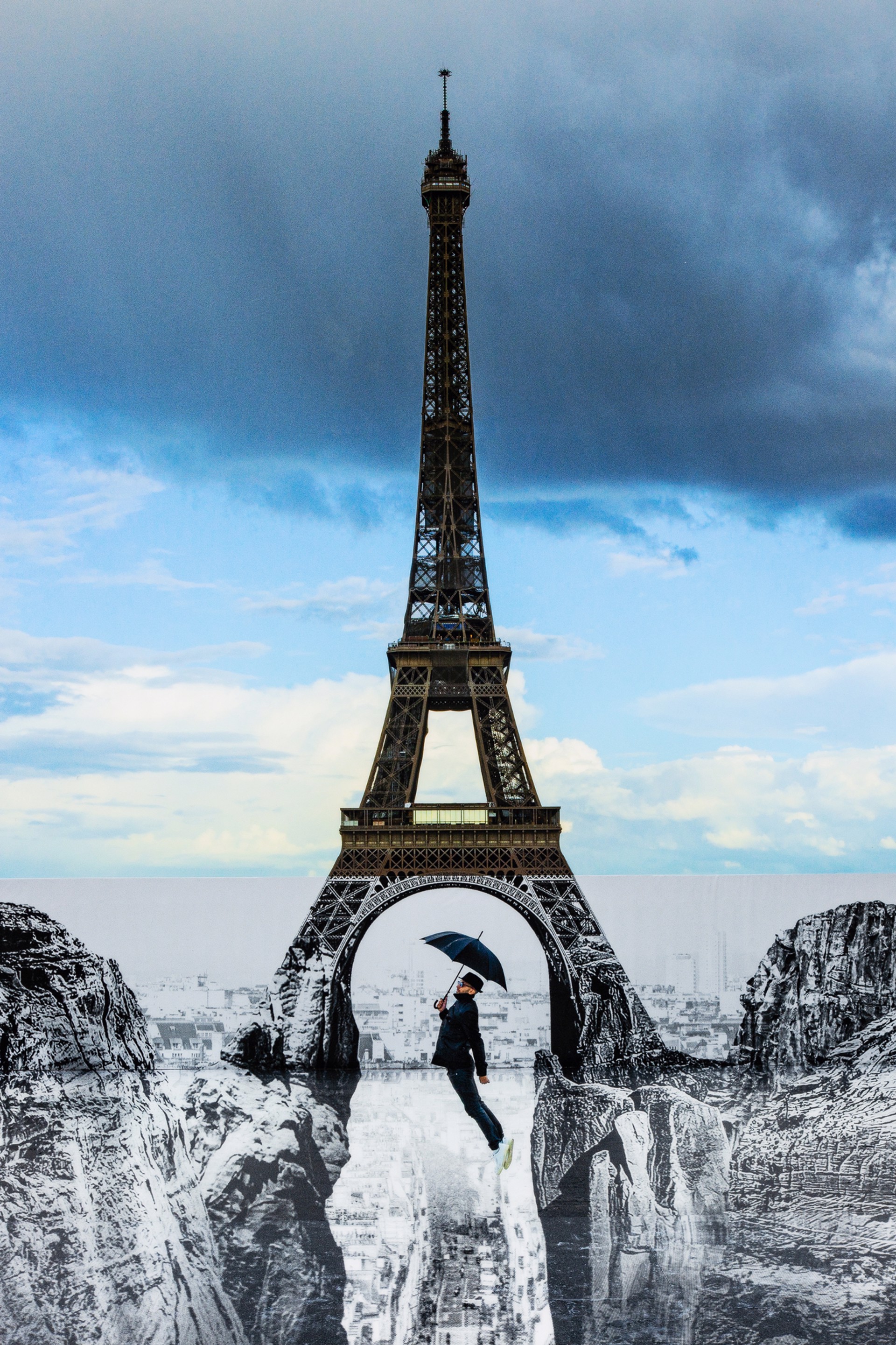 Trompe l'oeil, Les Falaises du Trocadéro, 18 mai 2021, 19h58, Paris, France, 2021 by JR