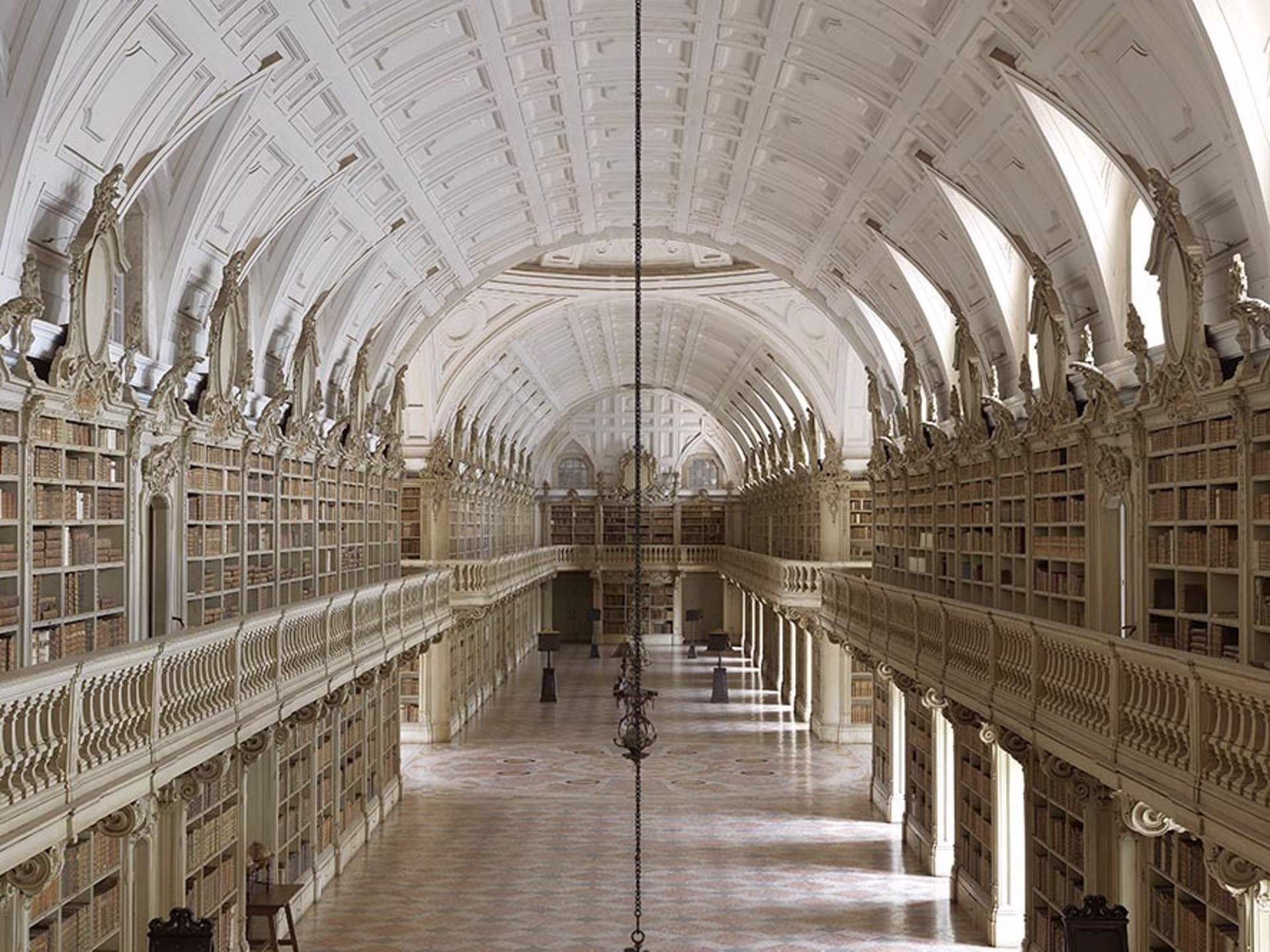Biblioteca di Mafra IV, Portogallo by Massimo Listri