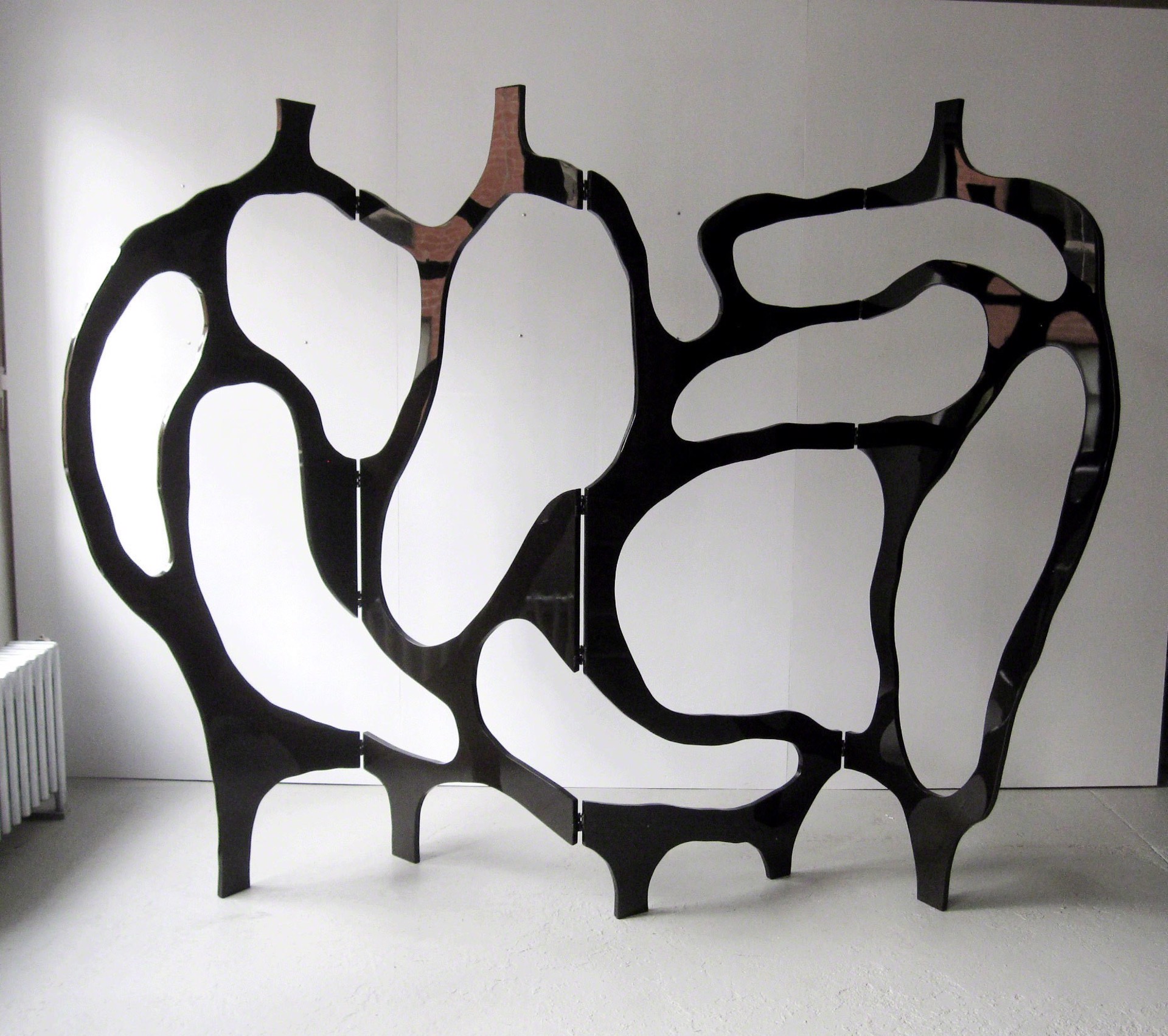 "Meanders" Screen in black lacquer by Jacques Jarrige