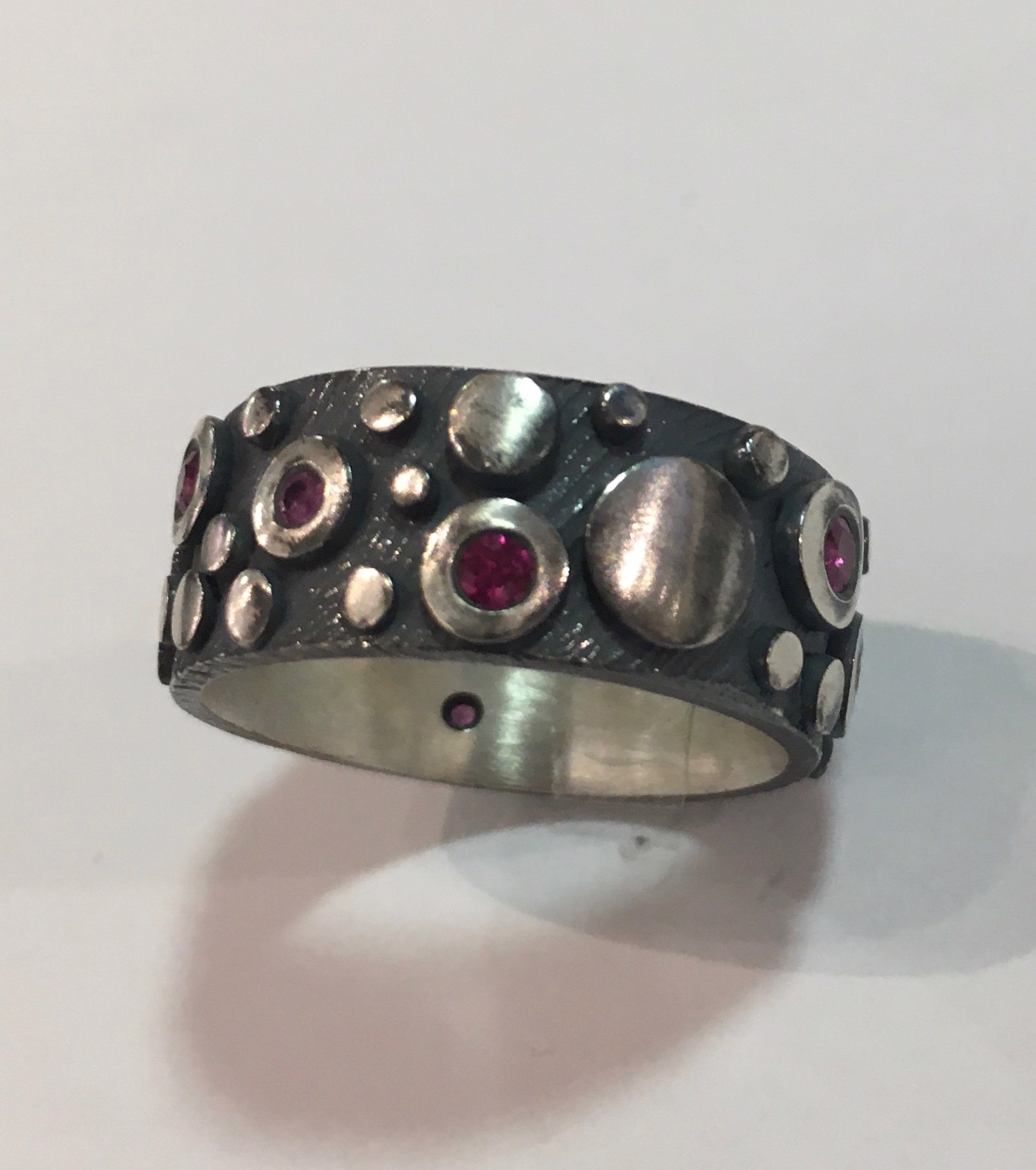 9 mm ox ss pink sapphires ring size 7.5 by DAHLIA KANNER