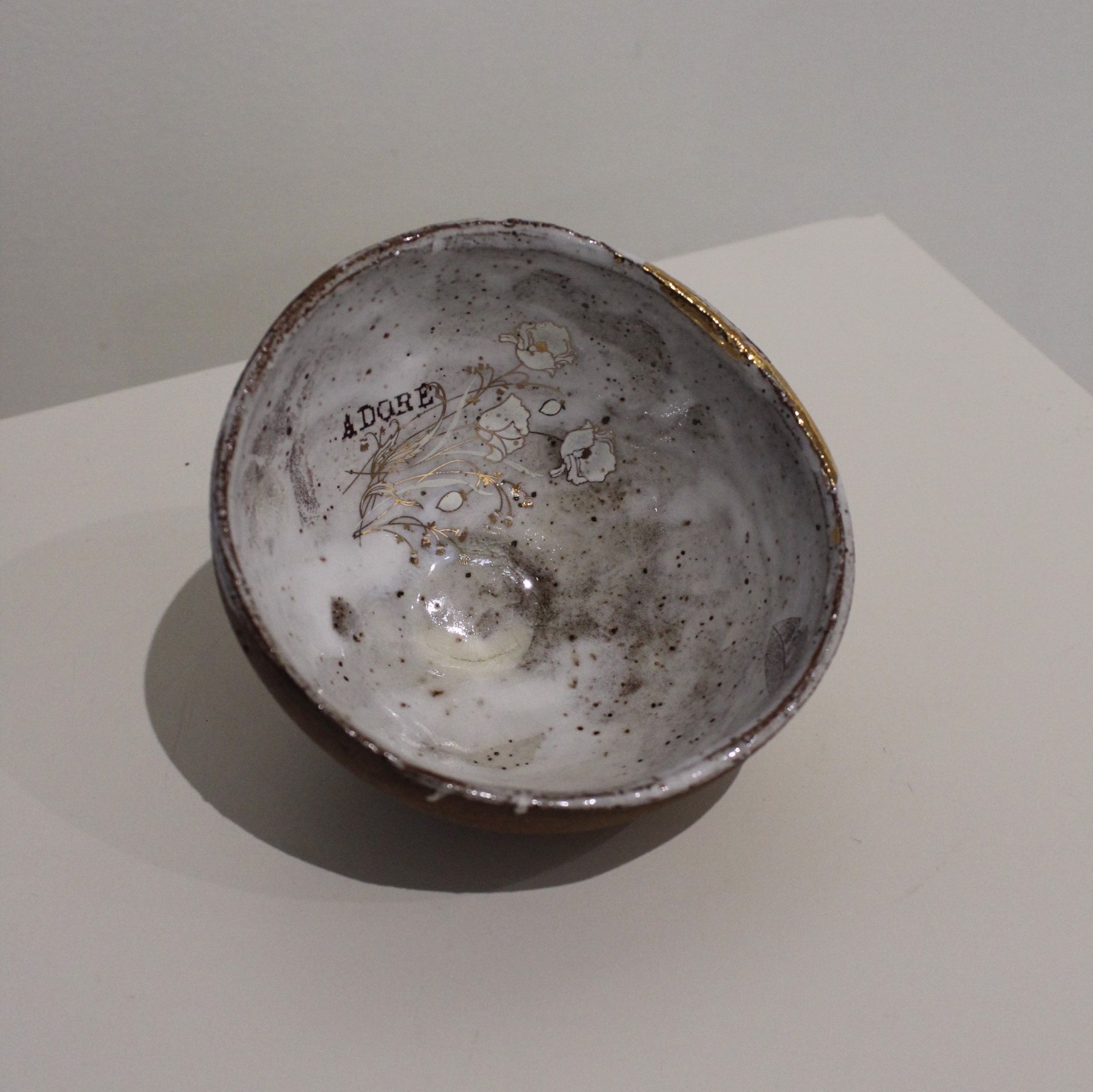 Tea Bowl 4 (adore) by Therese Knowles
