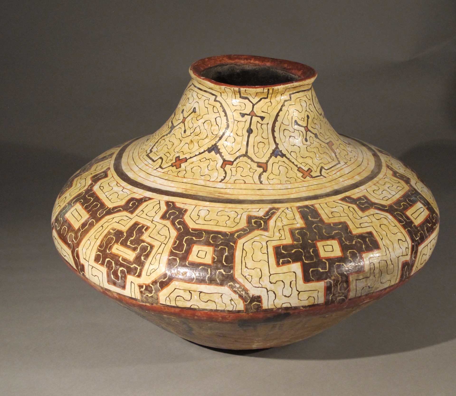 Shibipo Geometric pot by Amazon Pottery