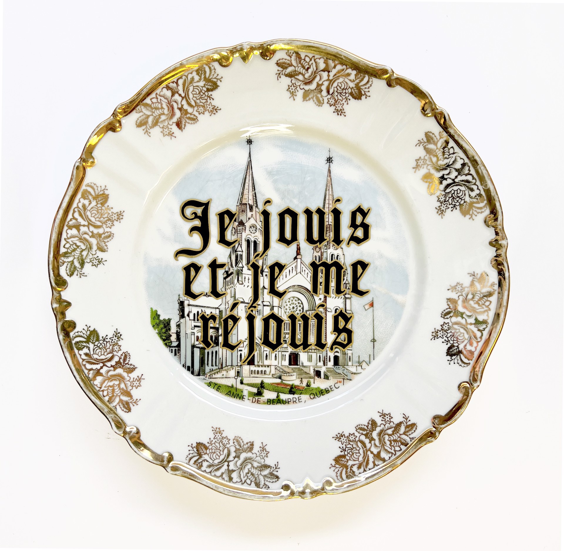 Je jouis et je me réjouis (dinner plate) by Marie-Claude Marquis