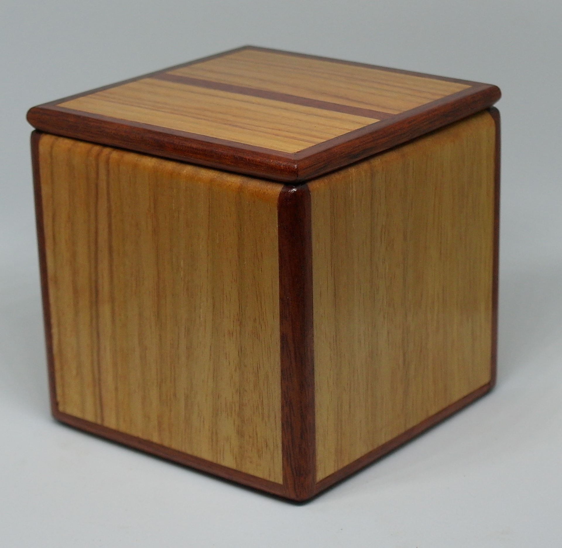 PR19-16 Canary & Blood Wood Box by Pete Rock