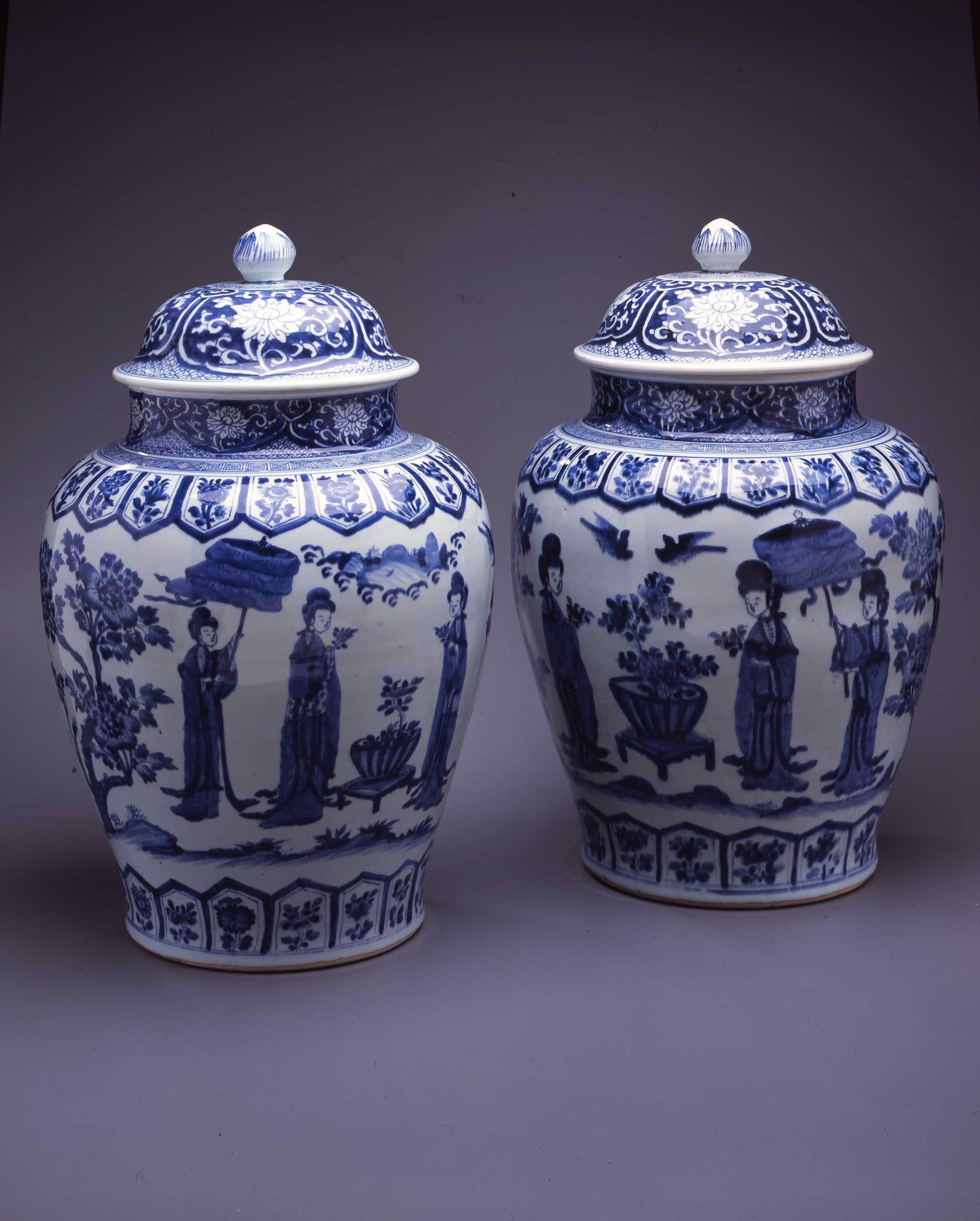 LARGE BLUE AND WHITE JAR WITH COVER