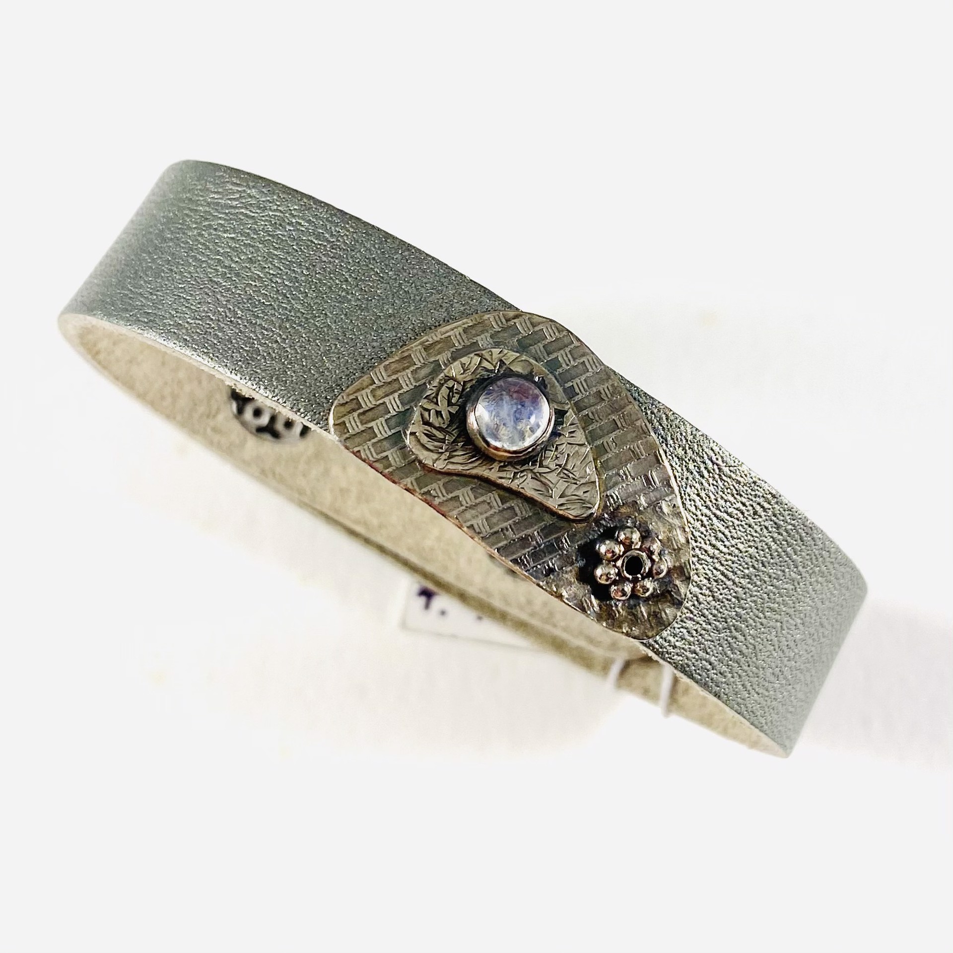 AB21-51 Silver Labradorite Leather Cuff Bracelet by Anne Bivens