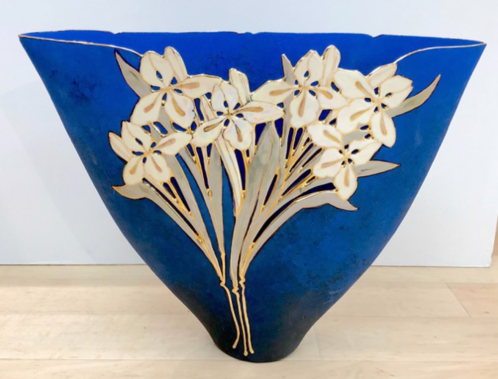 Vase - Large Gallery Triangle Vessel, matte blue by Jan Phelan