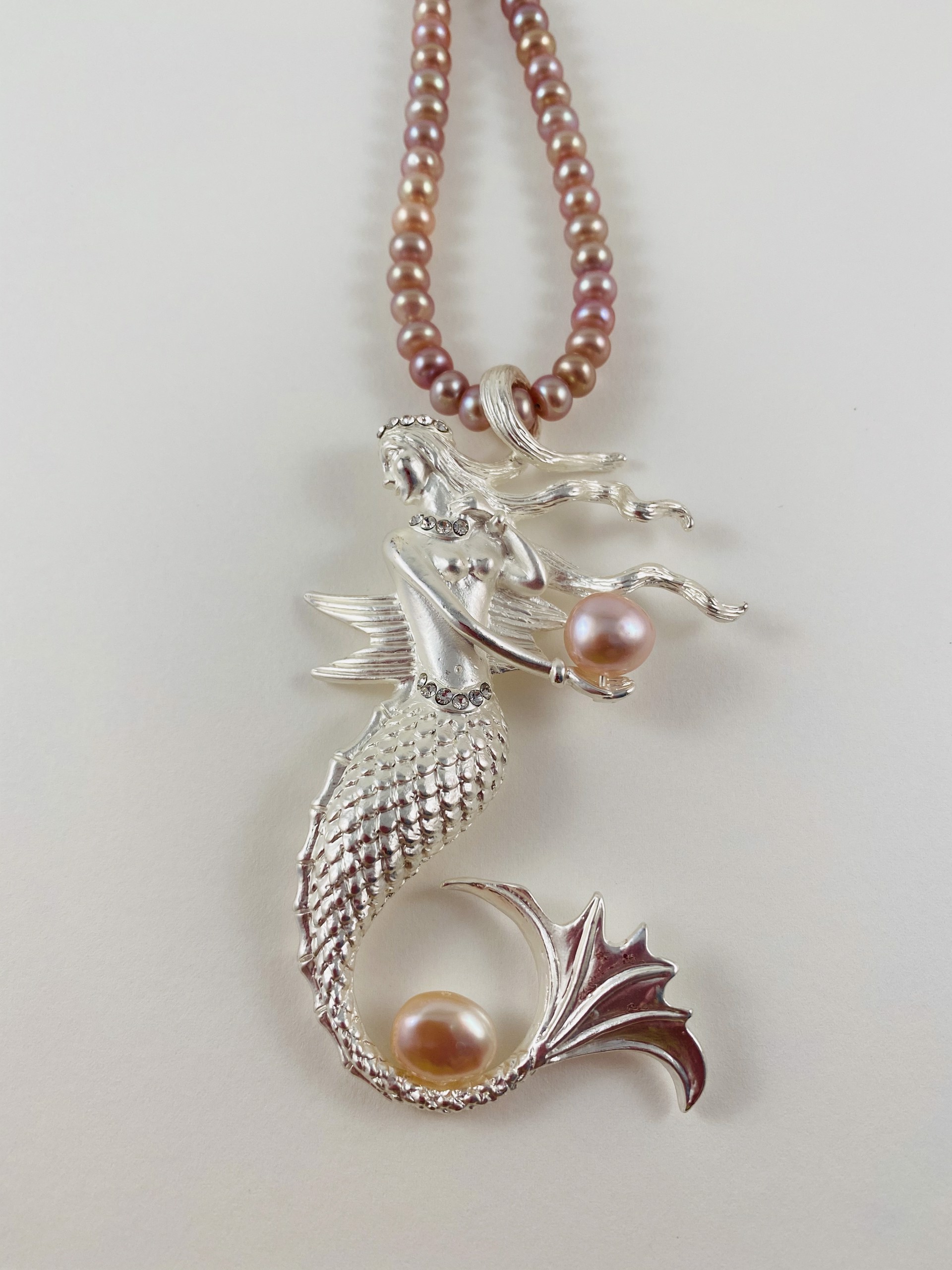  Mauve FW Pearl Necklace, designer pendant (silver plate) by Nance Trueworthy