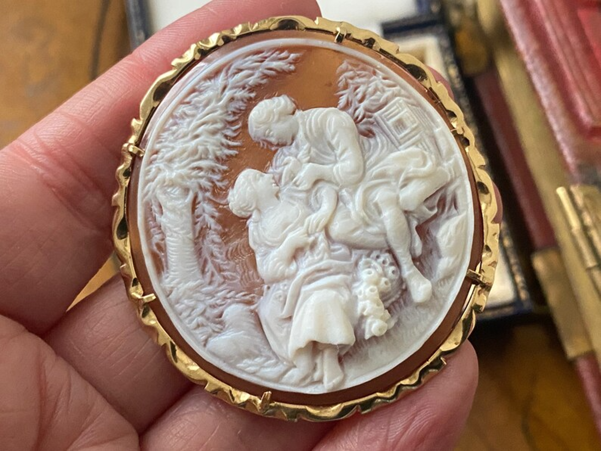 Sweetheart courting scene carved Italian shell cameo necklace pendant combined brooch/pin, 14ct gold, signed by Cameo