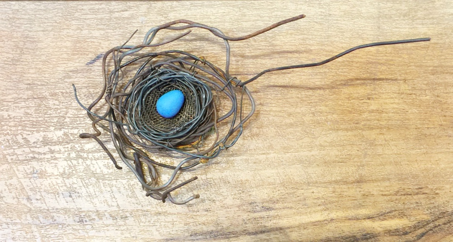 Hand Woven Wire Nest With 1 Blue Ceramic Eggs - 1308 by Phil Lichtenhan