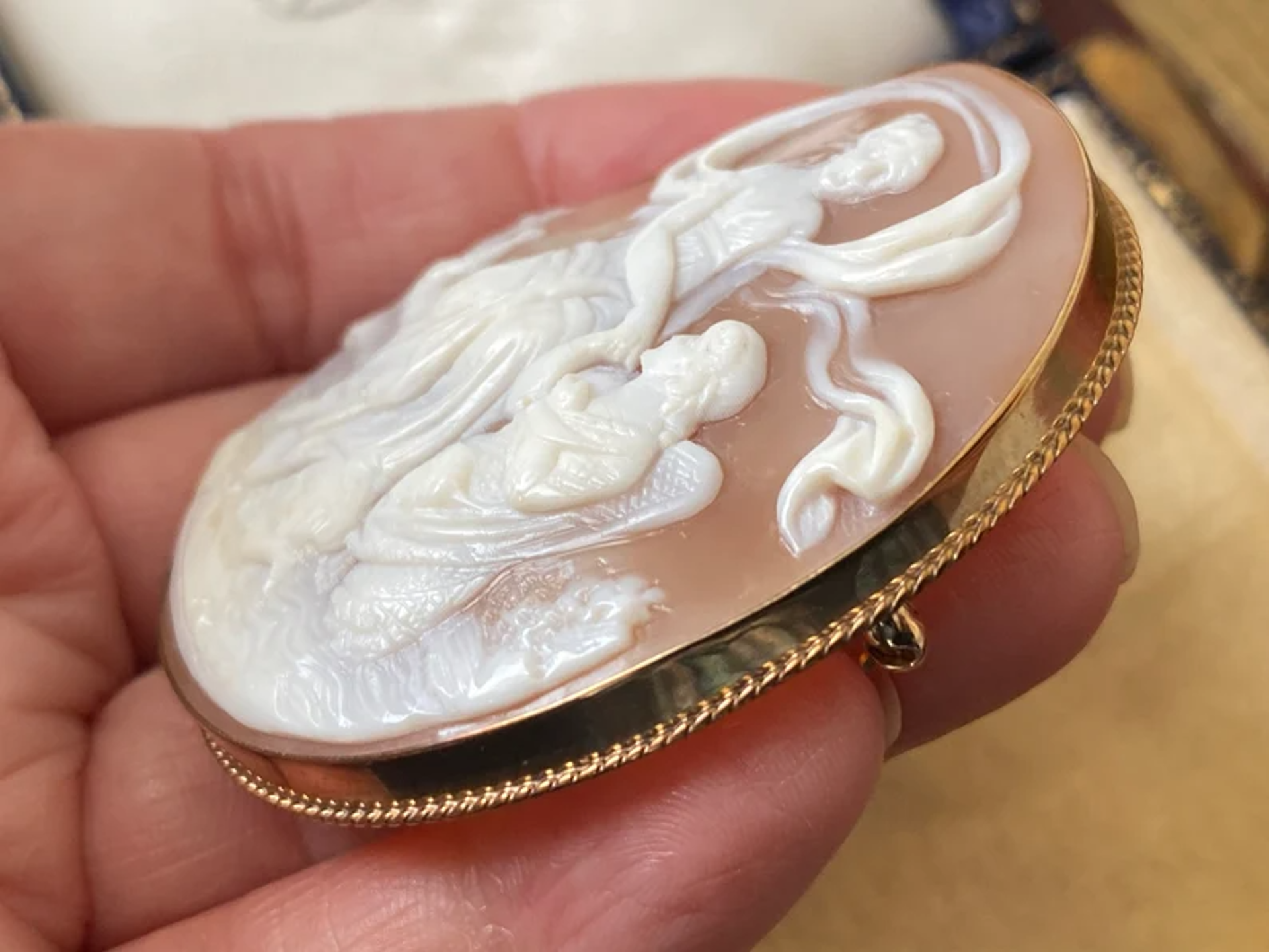 Gold carved Italian shell cameo, Venus & cupid brooch/pin by Cameo