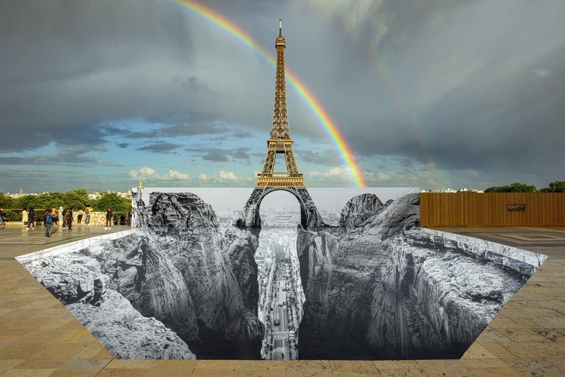 Trompe l'oeil, Les Falaises du Trocadéro, 21 mai 2021, 20h03, Paris, France, 2021 by JR