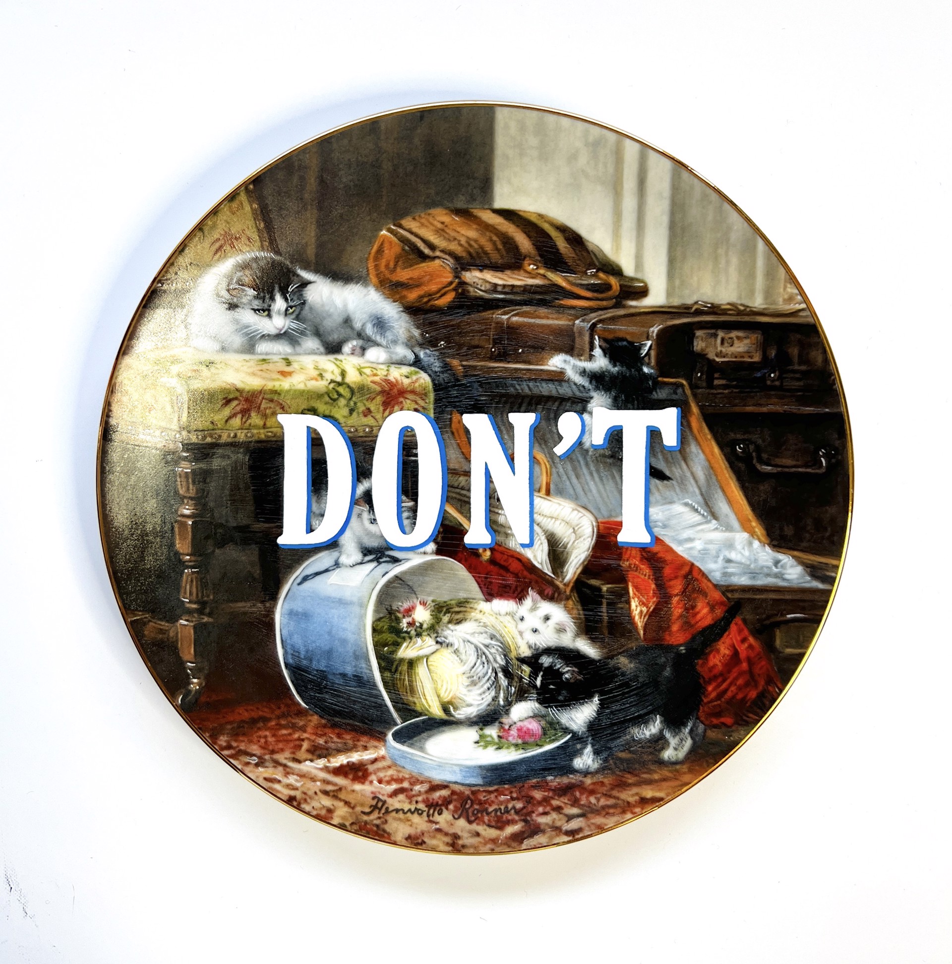 Don't (small dinner plate) by Marie-Claude Marquis