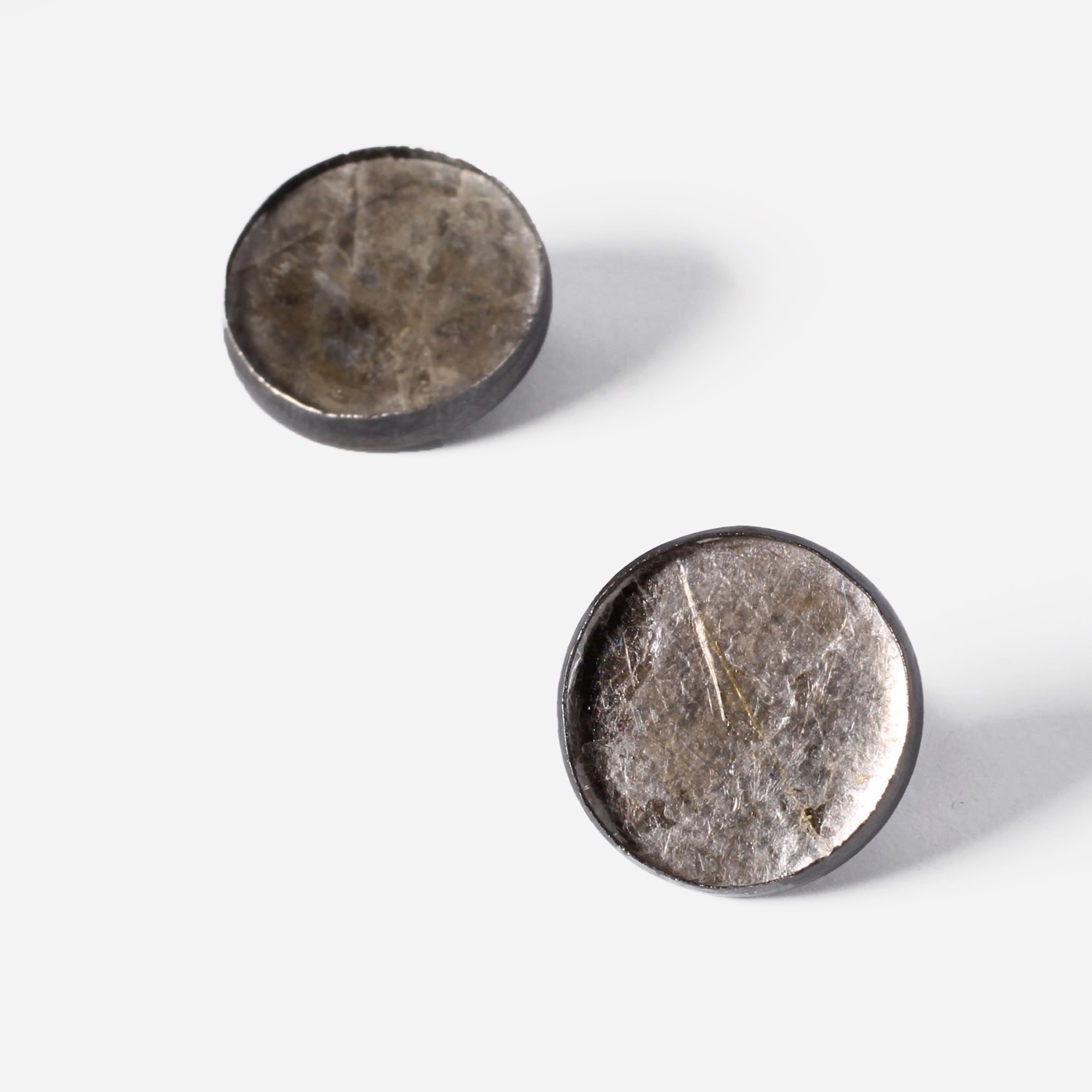 Medium Oxidized Mica Clips by Raïssa Bump