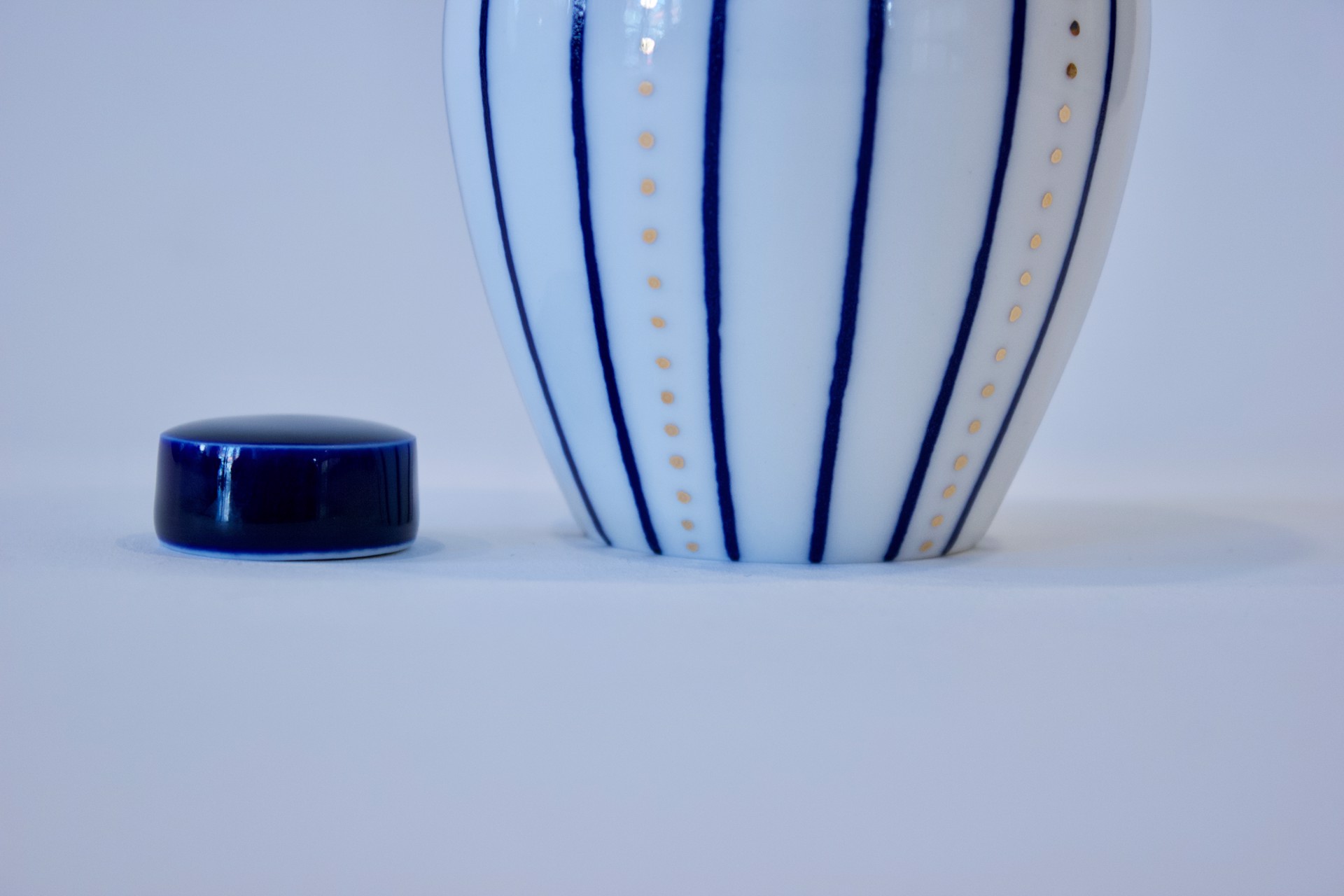 Small Linear Ginger Jar with 24 carat gold lustre by Rhian Malin