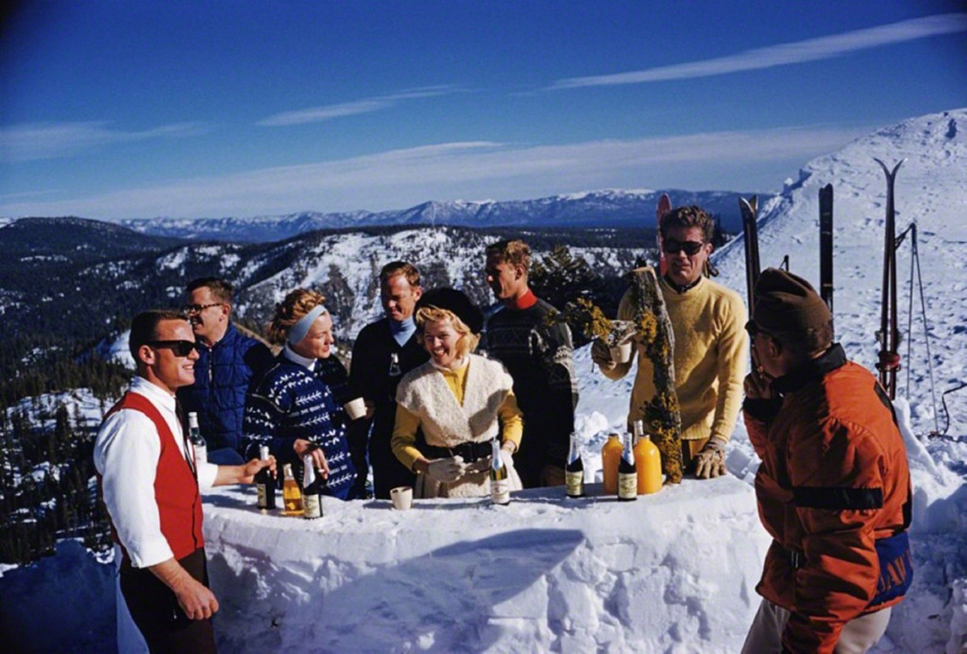 Apres Sky by Slim Aarons | IFAC Arts