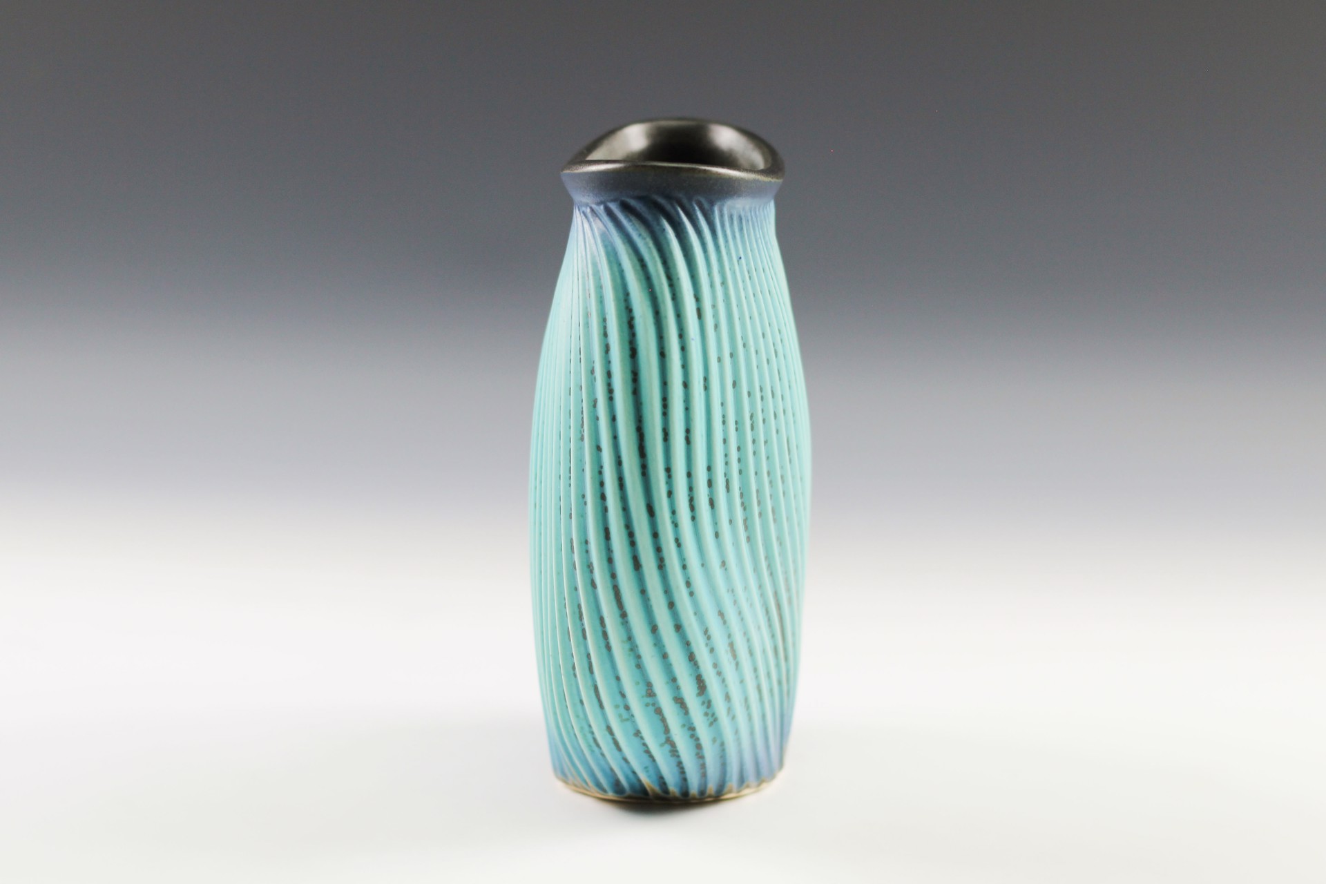 Medium Round Vase by Paul Jeselskis