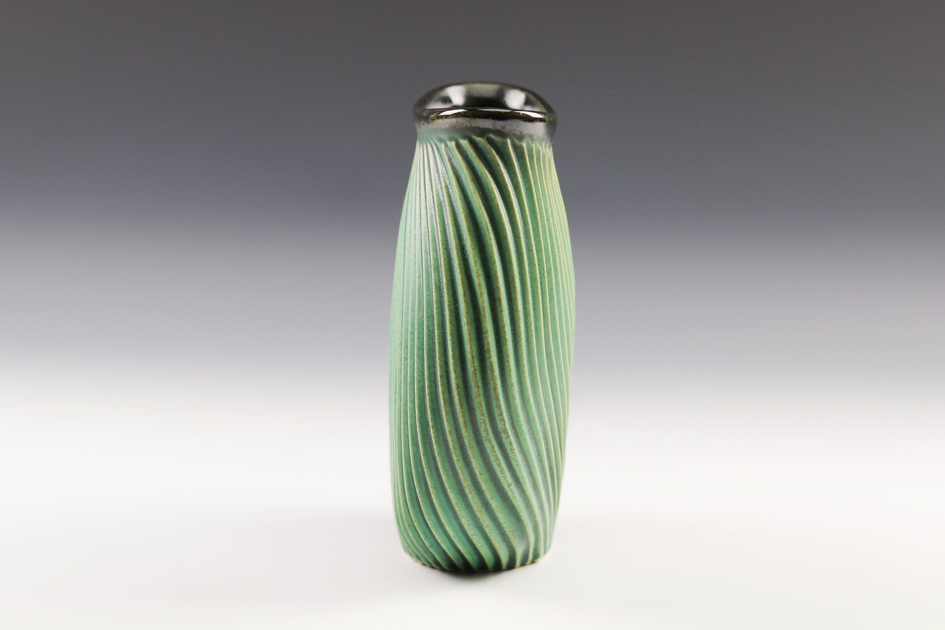 Medium Round Vase by Paul Jeselskis
