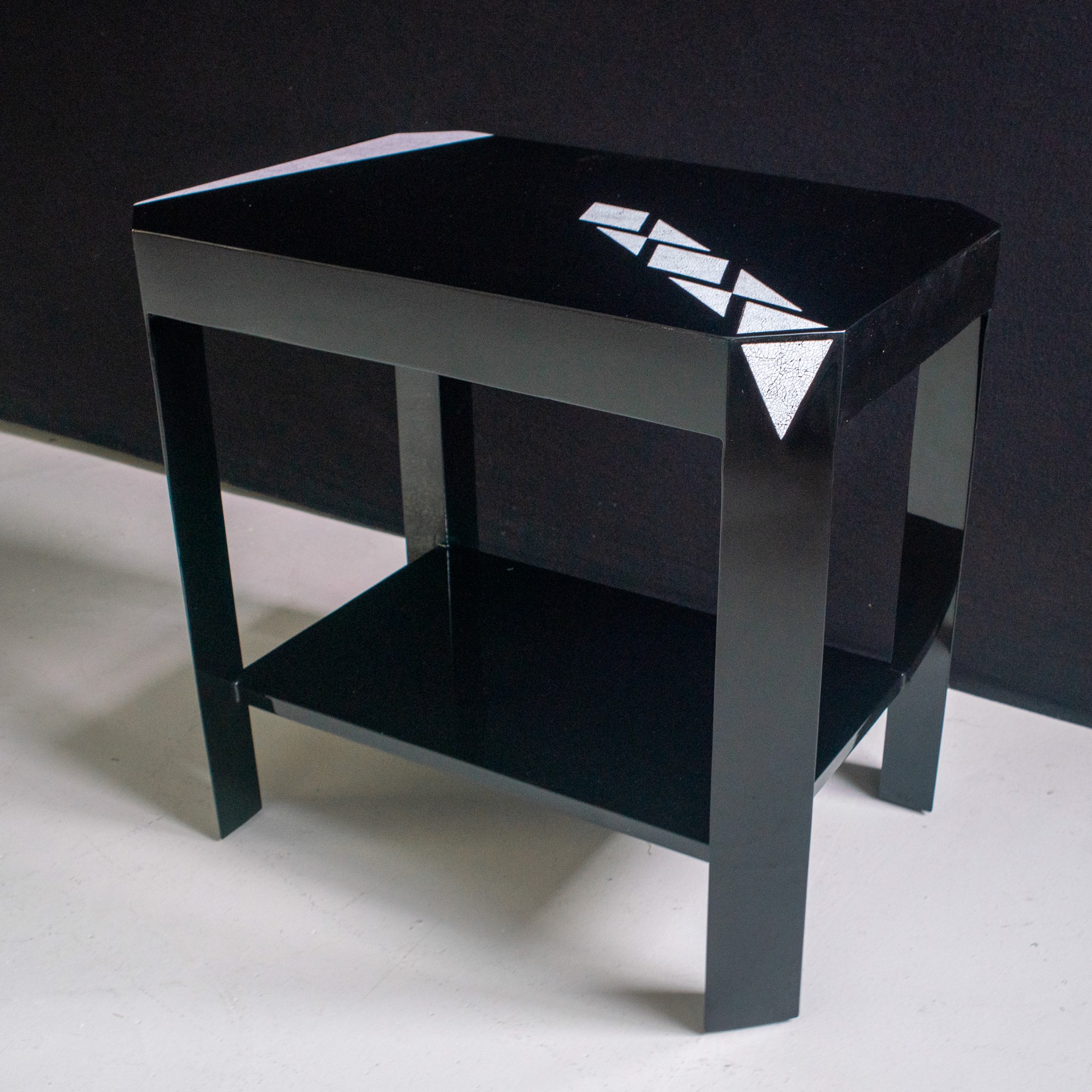 Double level table with eggshell by Thierry Voeltzel