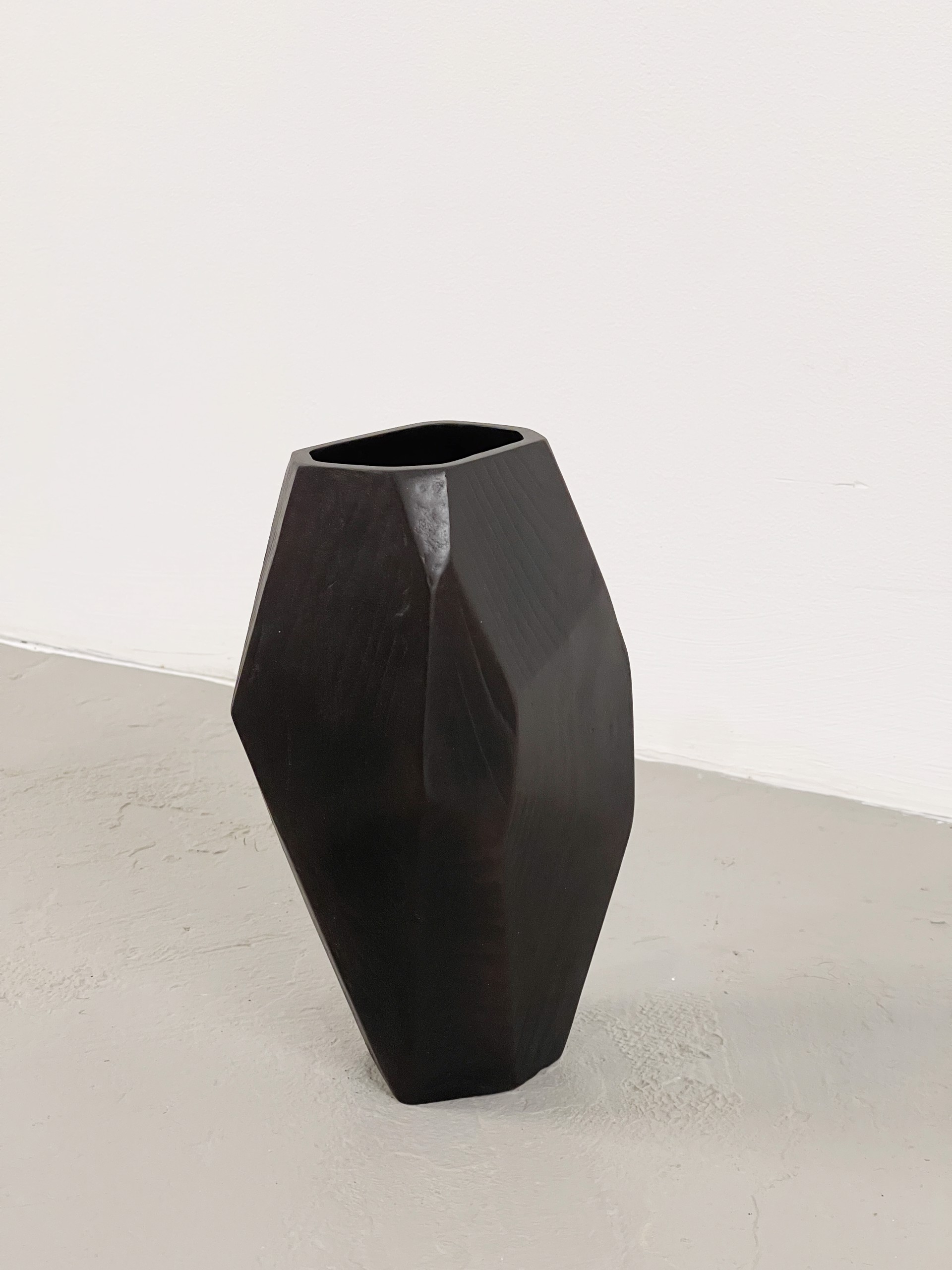 Vase in bronze