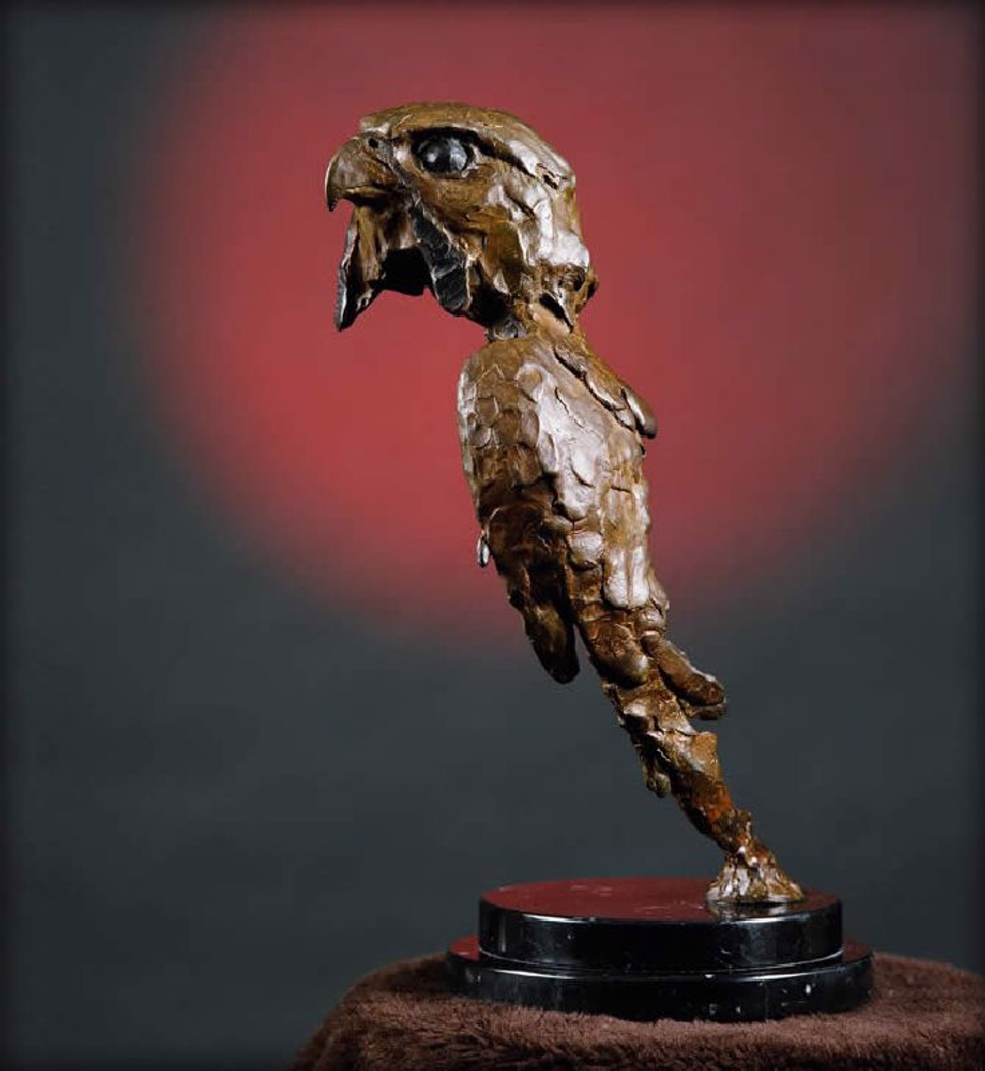 Falcon by Gary Lee Price (sculptor)