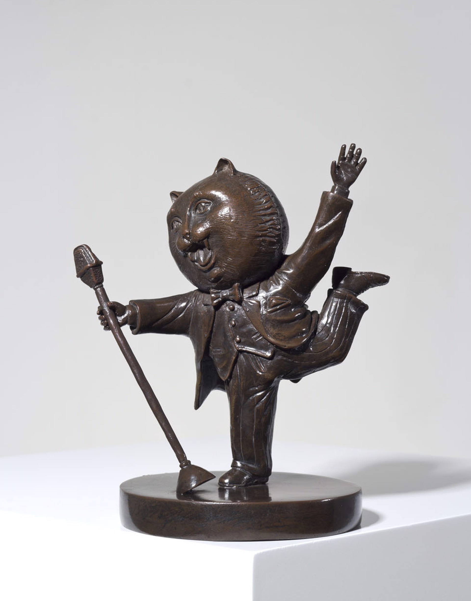 Singing Cat by Sergio Bustamante (sculptor)