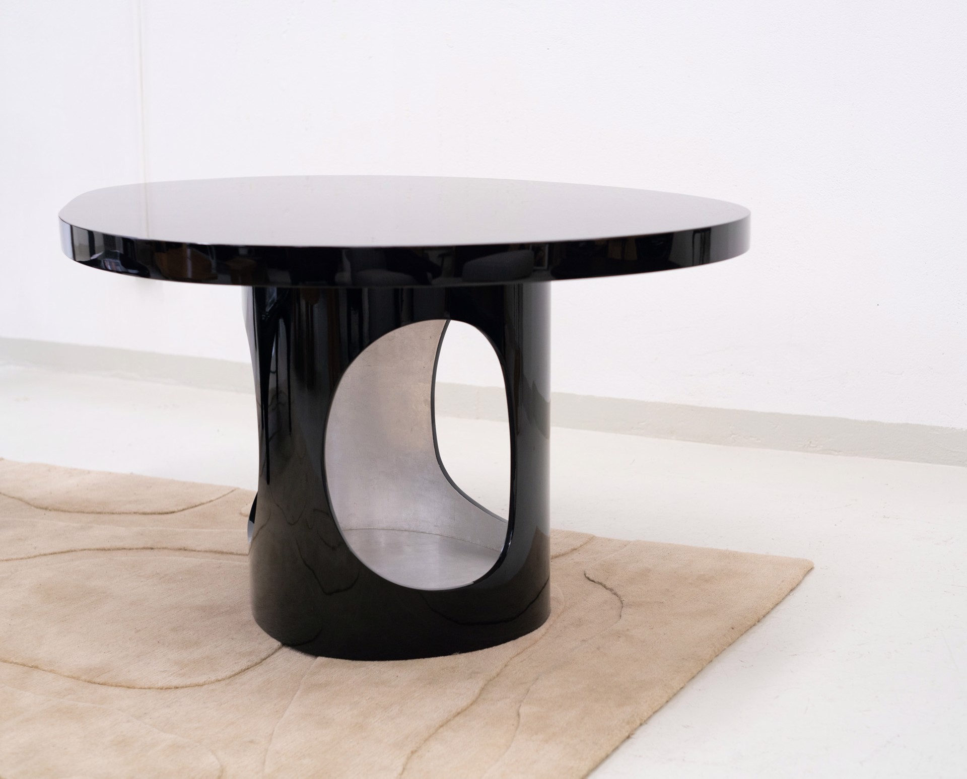 Custom "Cloud" Center table by Jacques Jarrige