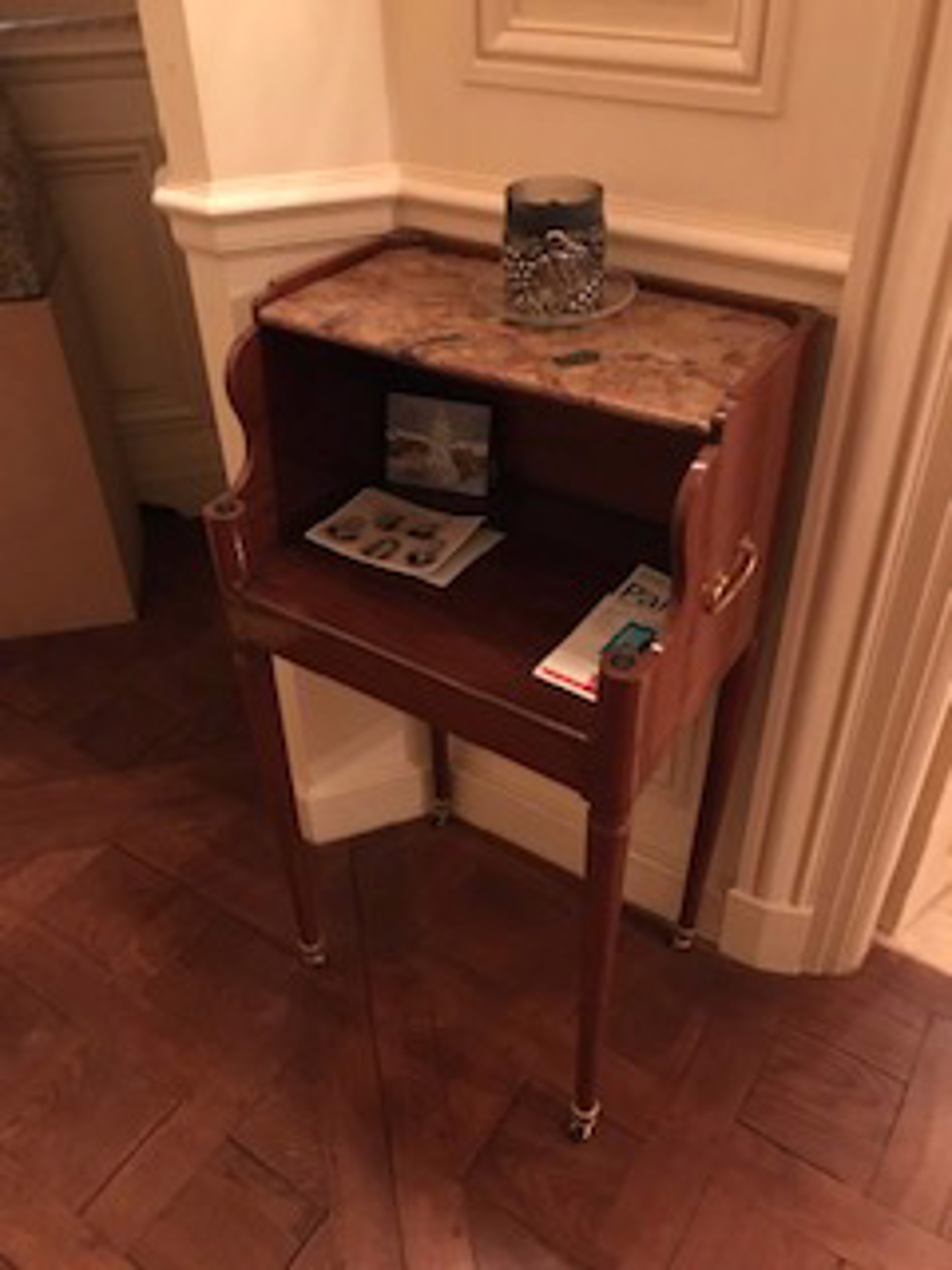 MAHOGANY NIGHTSTAND WITH MARBLE TOP