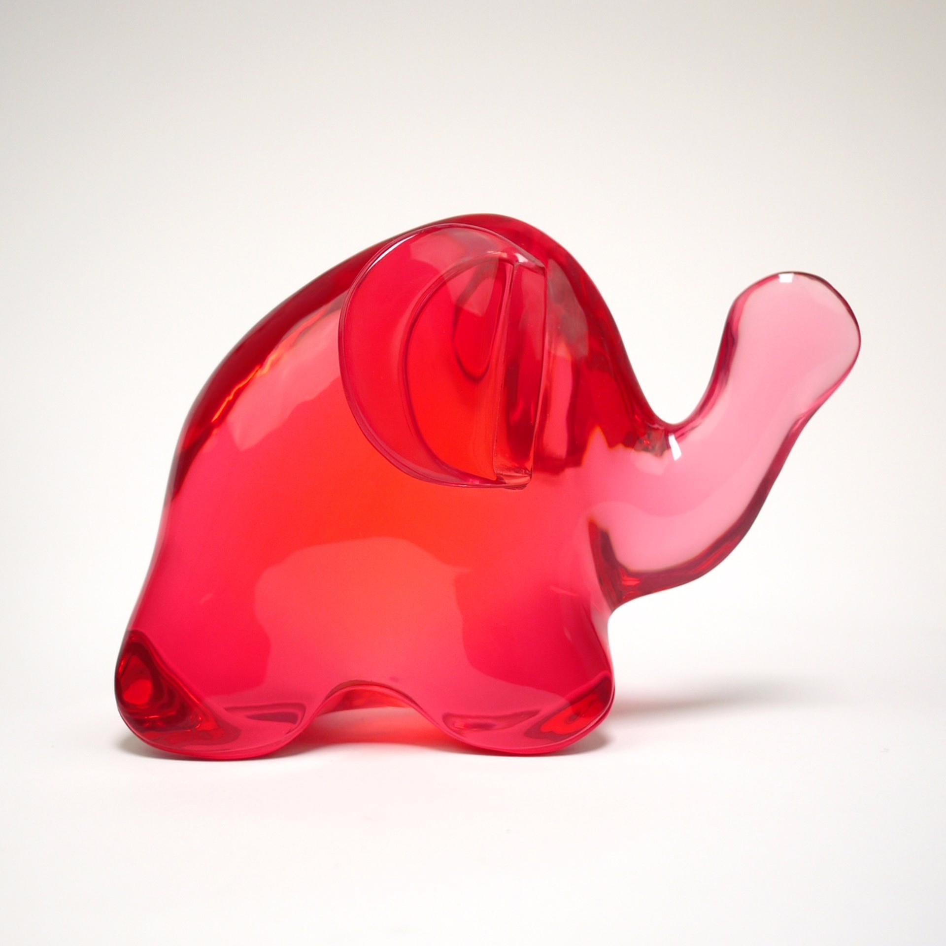 Lucky Elephant (pink) by Christopher Schulz