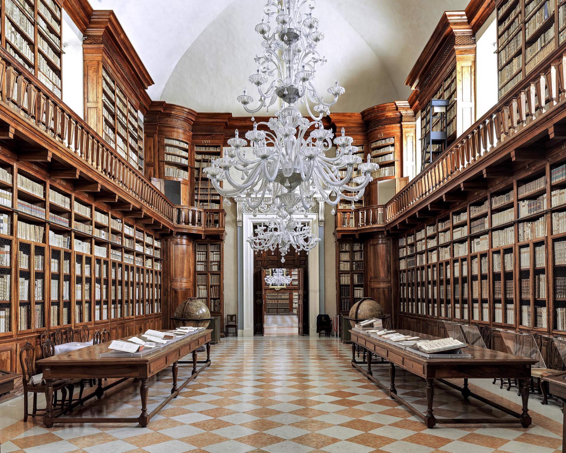 Biblioteca Teresiana I, Mantova by Massimo Listri