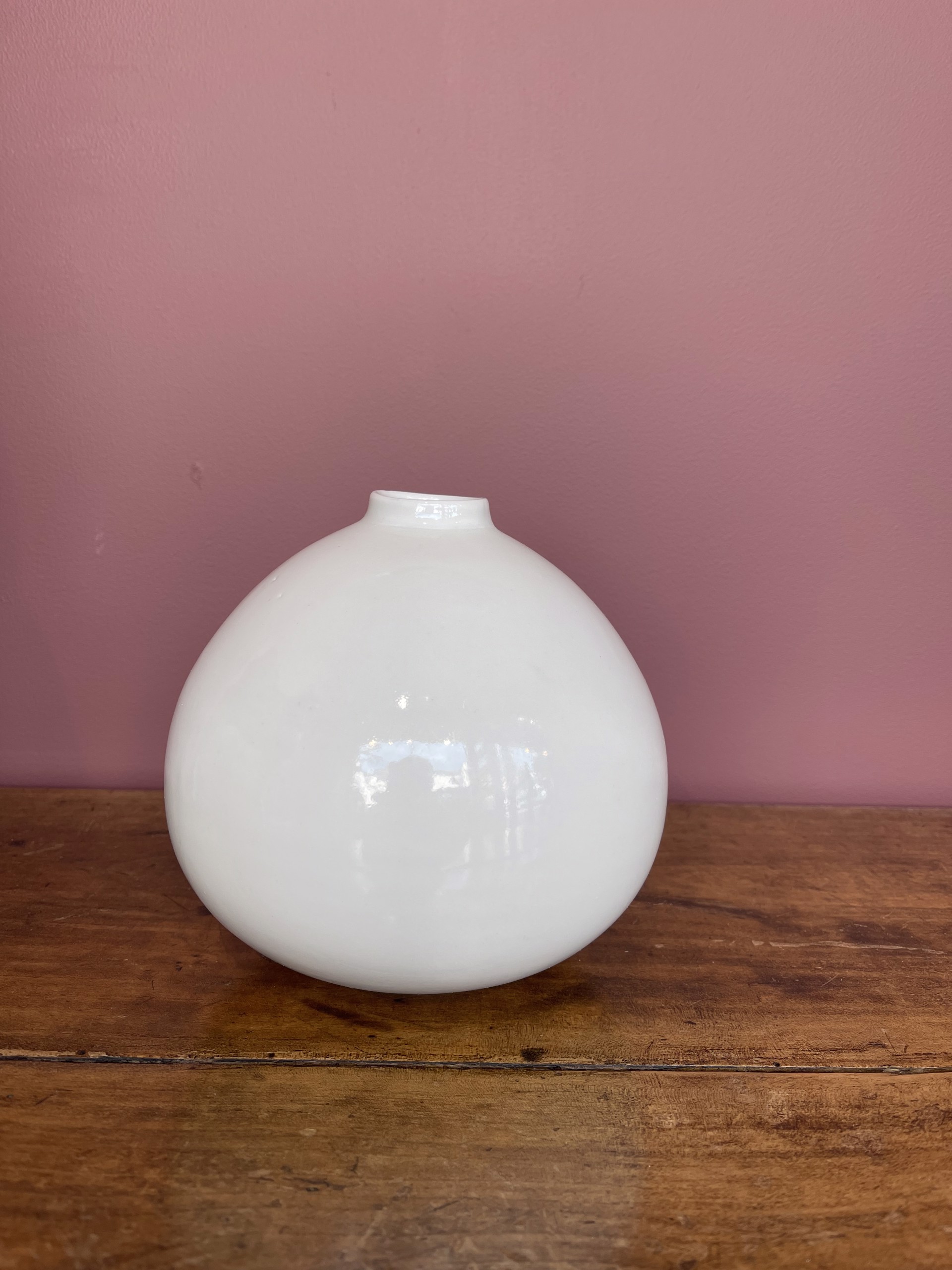 Amamori Porcelain Vase by Akiko Hirai