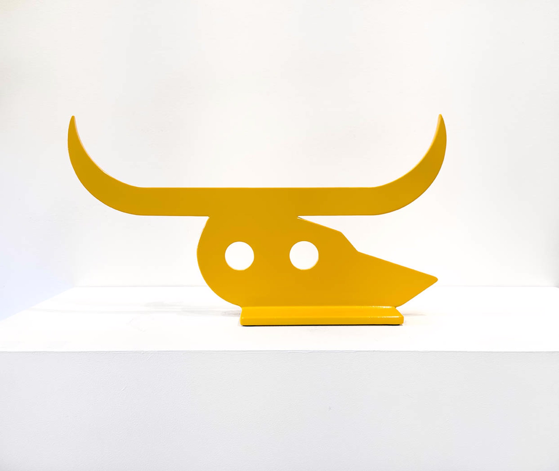 Original Steel Sculpture By Jeffie Brewer Featuring A Yellow Longhorn Skull