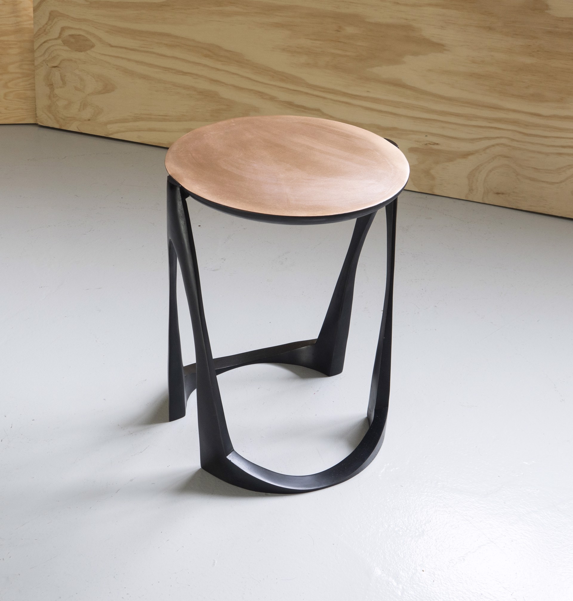 Side table in bronze by Anasthasia Millot