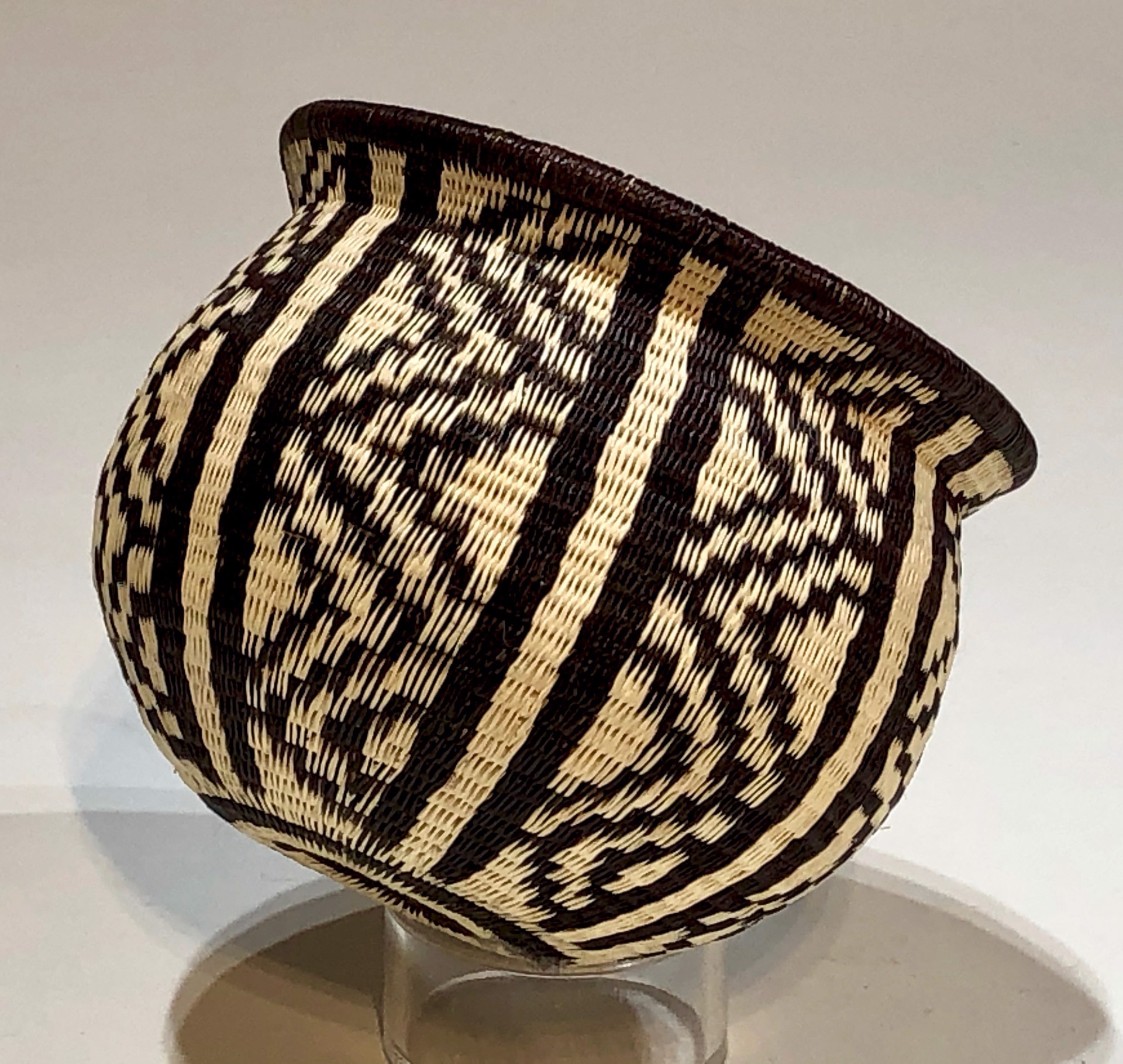 Black and White Basket (476) by Wounaan & Embera Panama Rainforest Baskets Wounaan