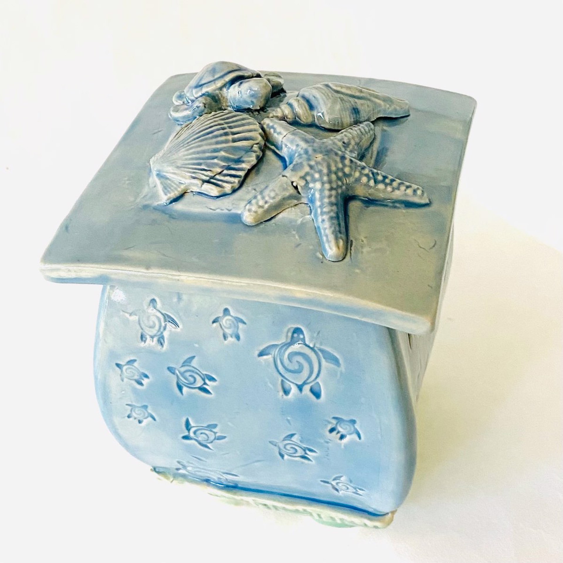BB22-58  Sea Shell Turtle Embossed Lidded Canister by Barbara Bergwerf, ceramics